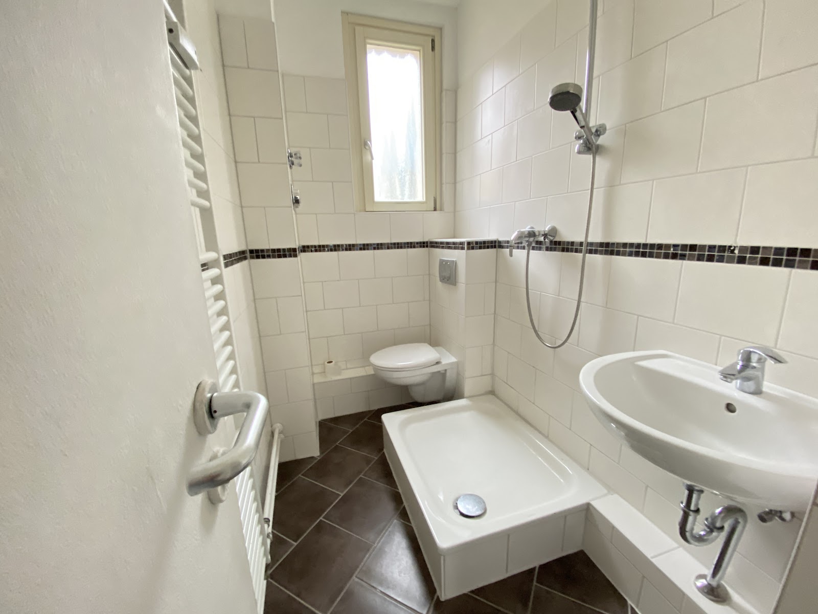 تصویر Nachmieter ab sofort gesucht: Helle 2,5-Zimmer-Wohnung mit Balkon & Tageslichtbad, provisionsfrei