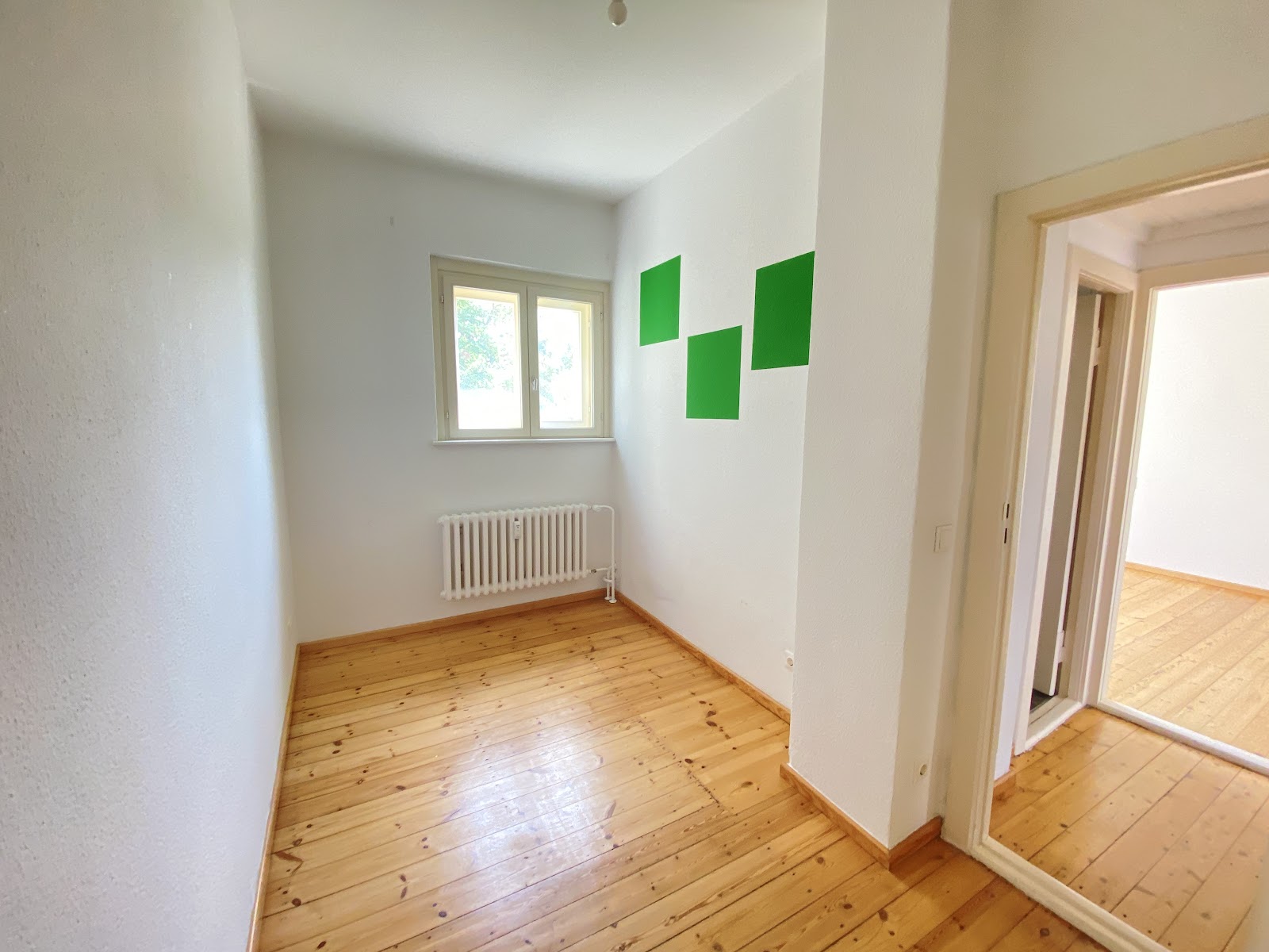 تصویر Helle 2,5-Zimmer-Wohnung mit Balkon und Tageslichtbad – WBS-Berechtigung bis 140
