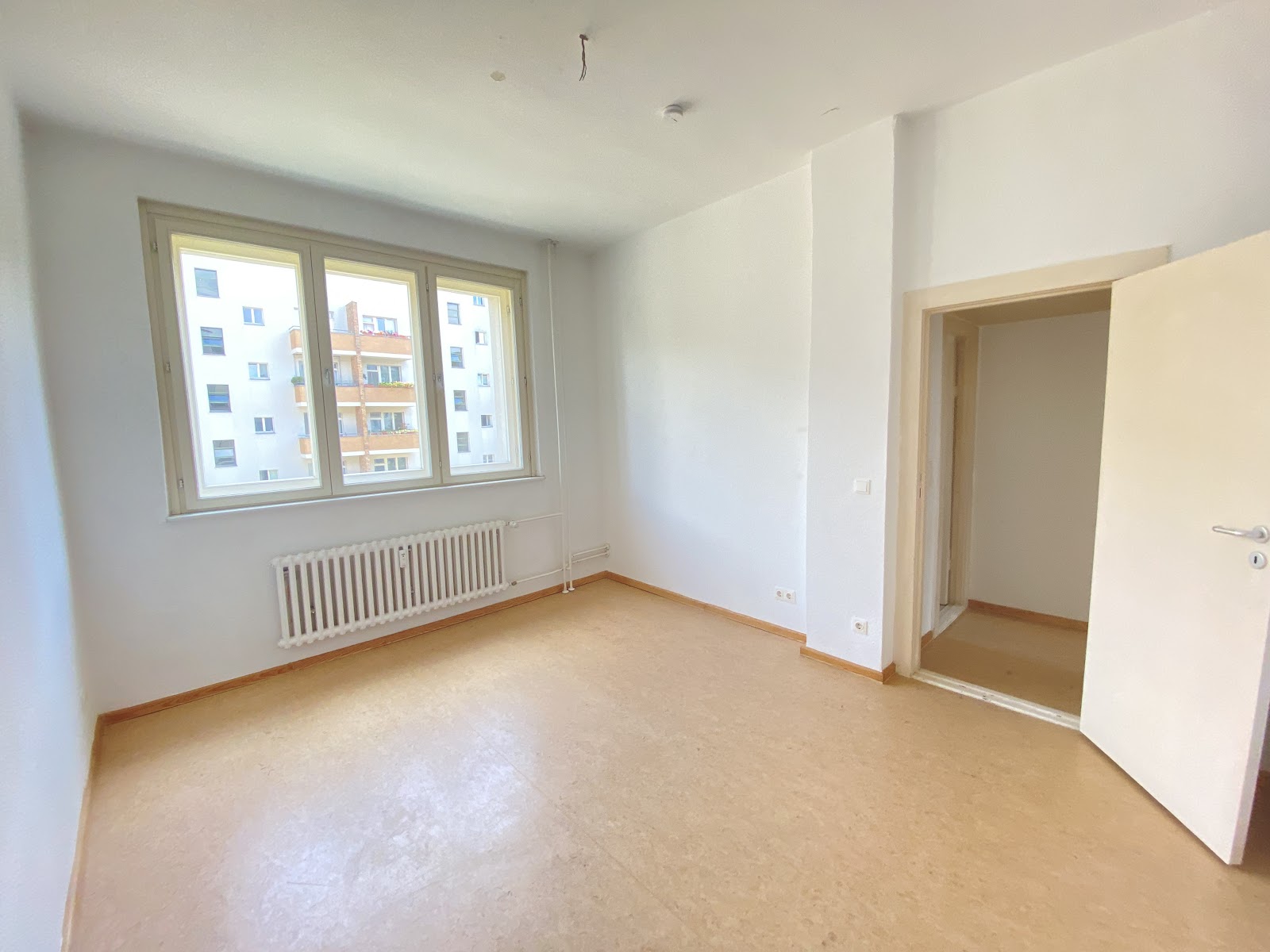 تصویر Helle 2-Zimmer-Wohnung mit Balkon und Duschbad – provisionsfrei