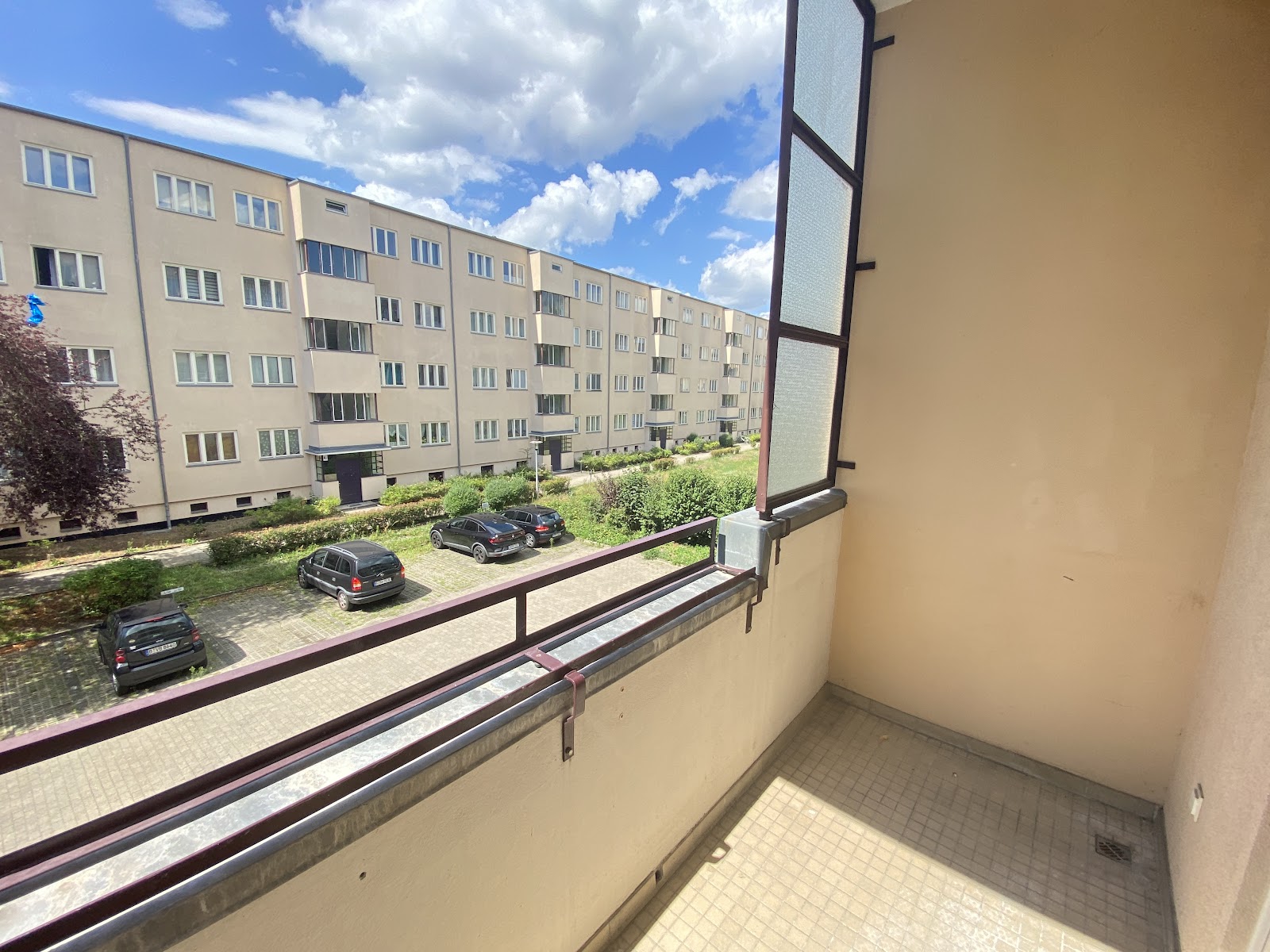تصویر Helle 2-Zimmer-Wohnung mit Balkon und Tageslichtbad für Selbstrenovierer – WBS-Berechtigung bis 140