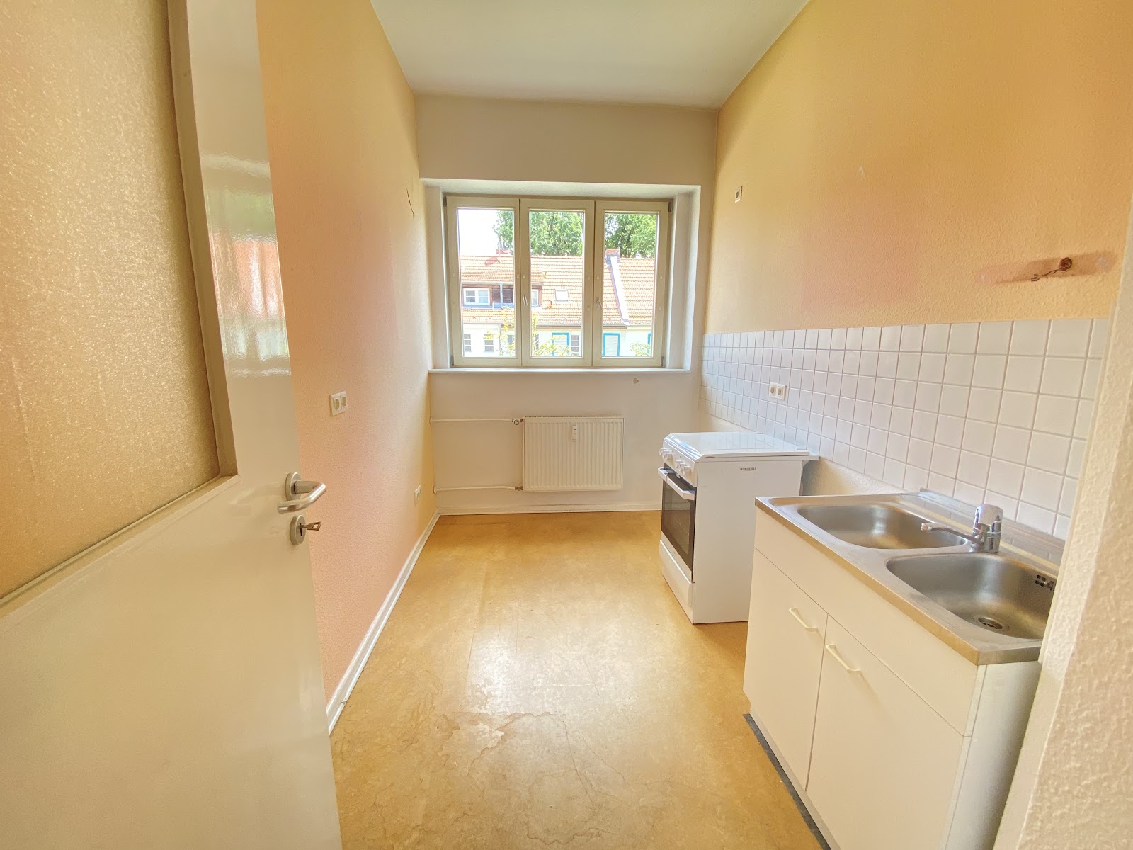 تصویر Helle 2-Zimmer-Wohnung mit Balkon und Tageslichtbad für Selbstrenovierer – WBS-Berechtigung bis 140