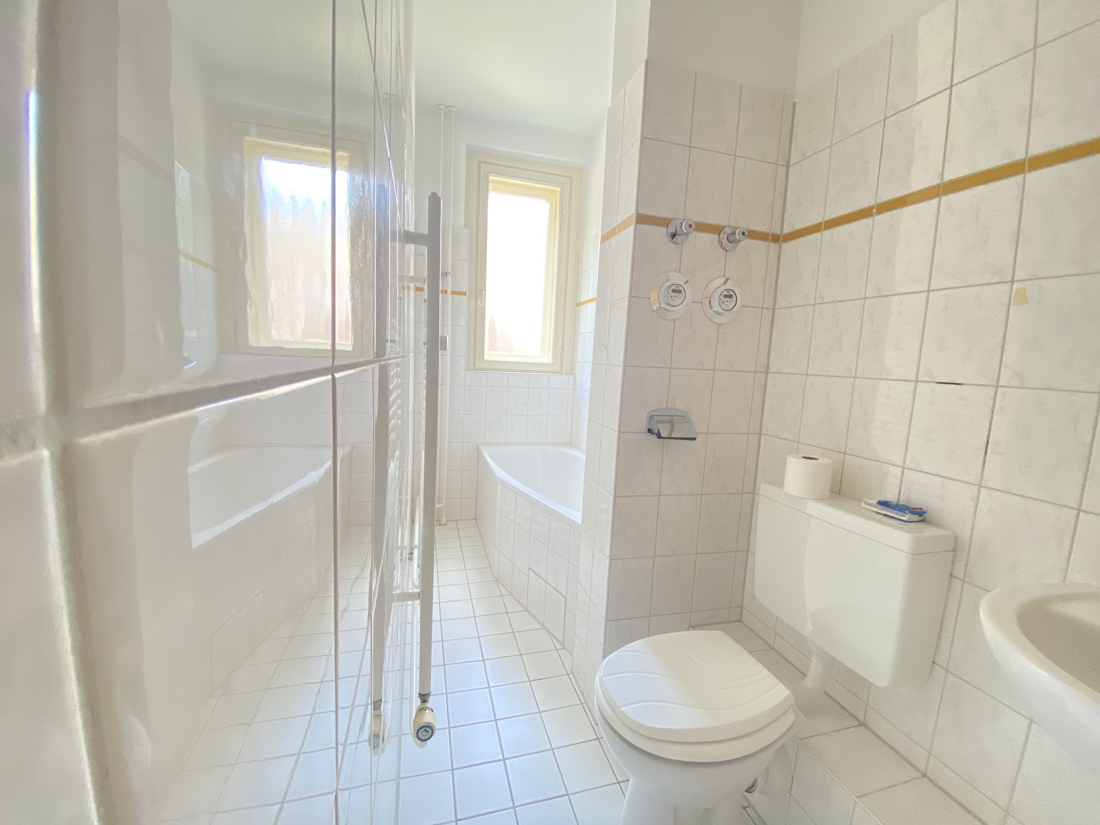 تصویر Helle 2-Zimmer-Wohnung mit Balkon und Tageslichtbad für Selbstrenovierer – WBS-Berechtigung bis 140