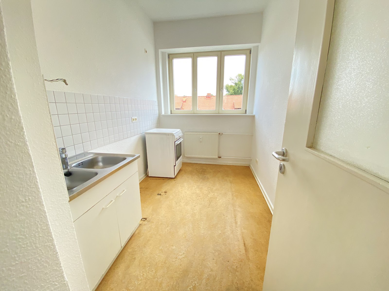 تصویر Helle 2-Zimmer-Wohnung mit Balkon u. Tageslichtbad ab SOFORT–WBS-Berechtigung (bis 140) erforderlich