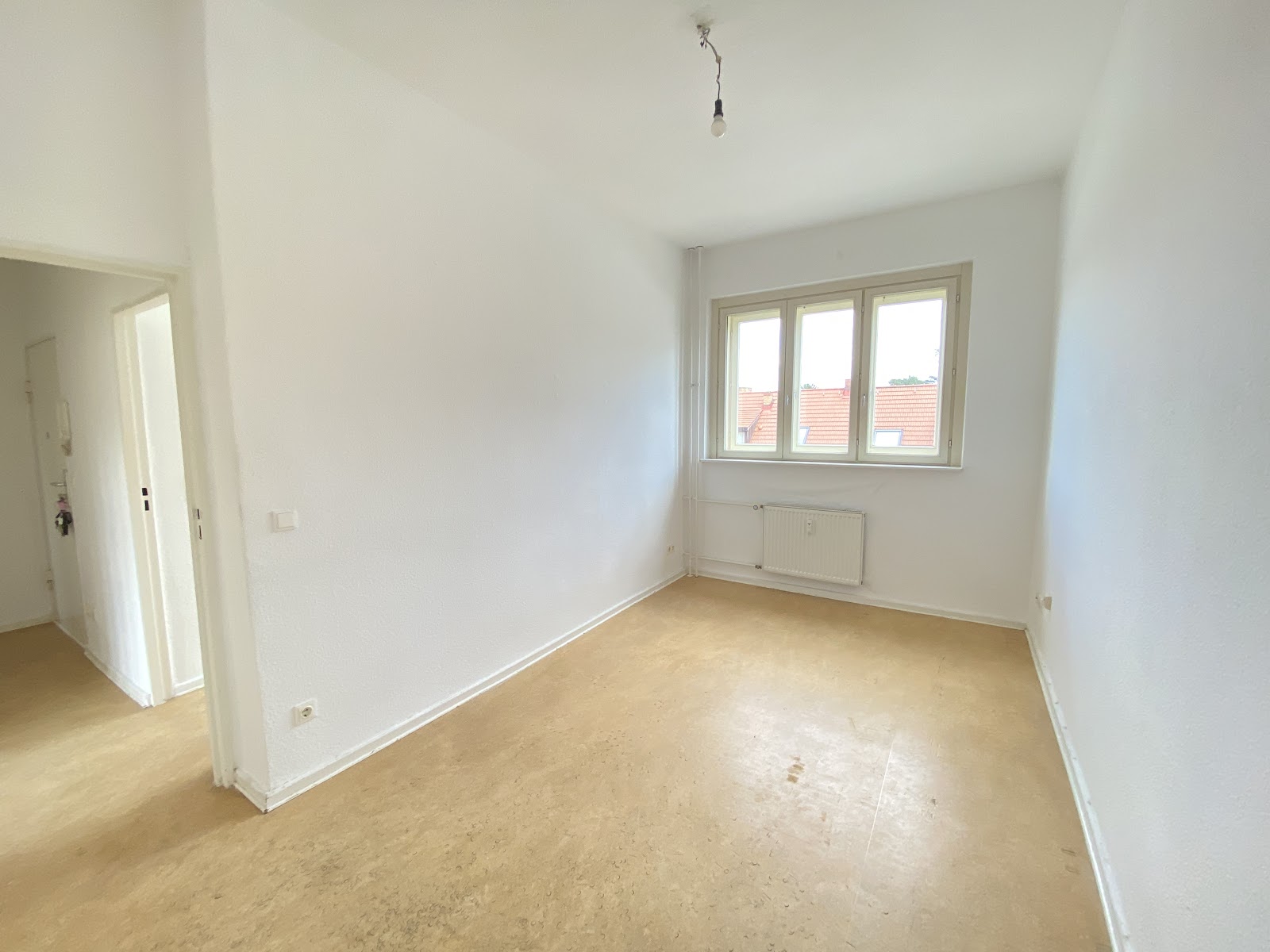 تصویر Helle 2-Zimmer-Wohnung mit Balkon u. Tageslichtbad ab SOFORT–WBS-Berechtigung (bis 140) erforderlich