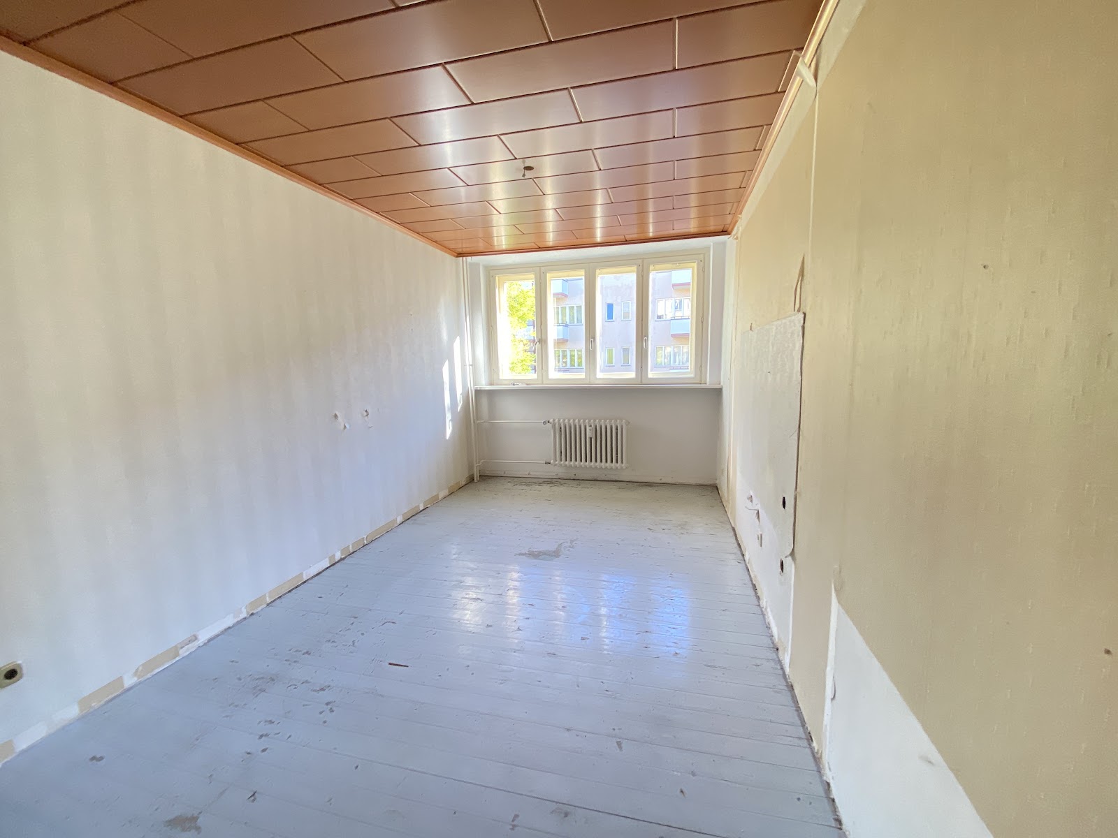 تصویر Helle 2-Zimmer-Wohnung mit Balkon u. Tageslichtbad für Selbstrenovierer–WBS-Berechtigung 100 bis 140