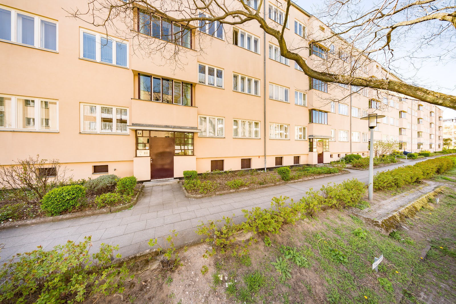 تصویر Helle 2-Zimmer-Wohnung mit Balkon u. Tageslichtbad für Selbstrenovierer–WBS-Berechtigung 100 bis 140