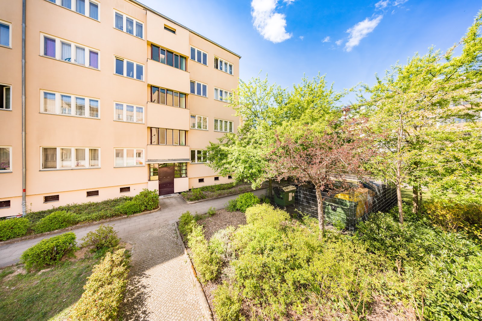 تصویر Helle 2-Zimmer-Wohnung mit Balkon und Tageslichtbad – WBS-Berechtigung (100 bis 140) erforderlich