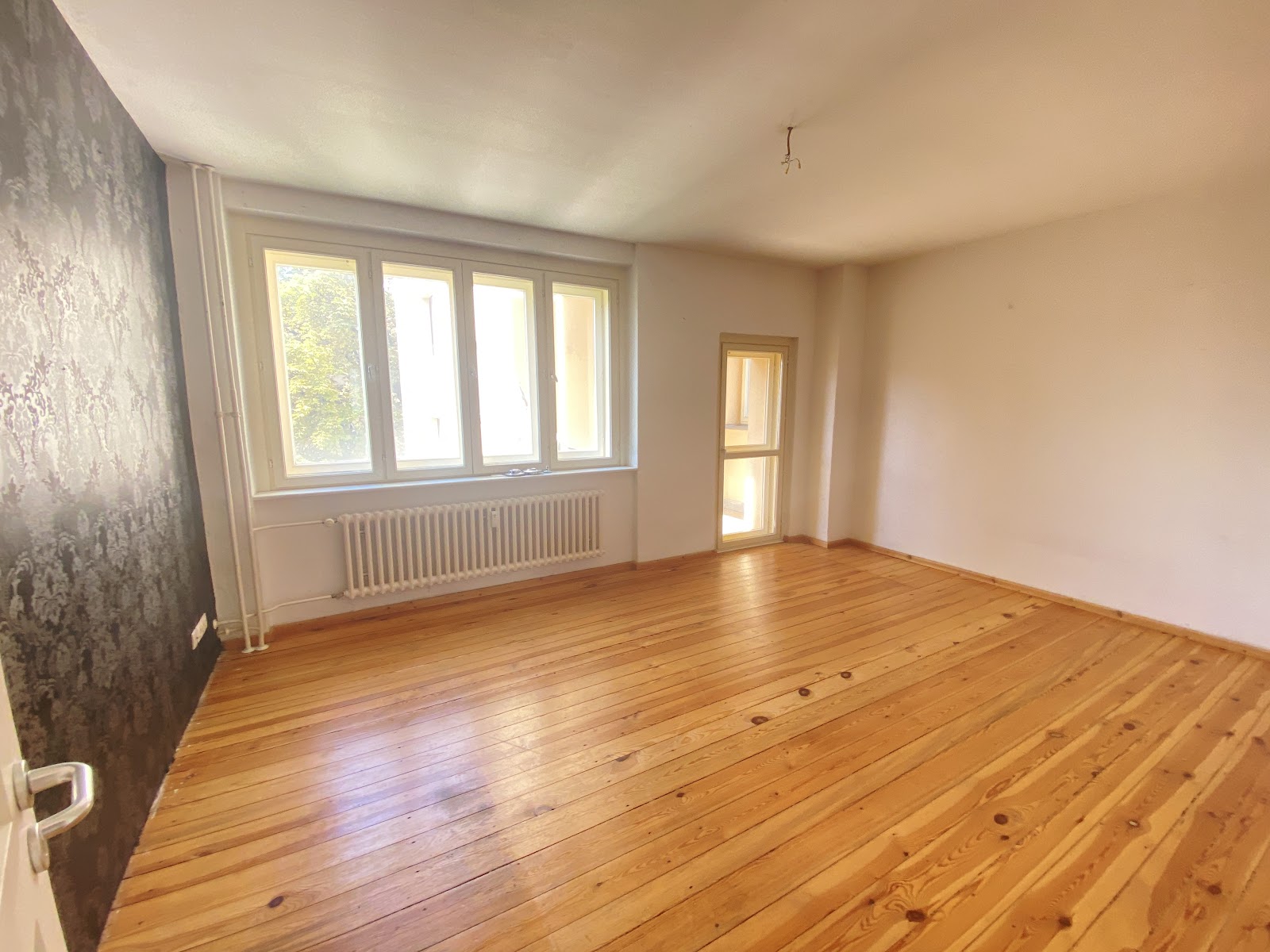 تصویر Helle 2-Zimmer-Wohnung mit Balkon und Tageslichtbad – WBS-Berechtigung (100 bis 140) erforderlich