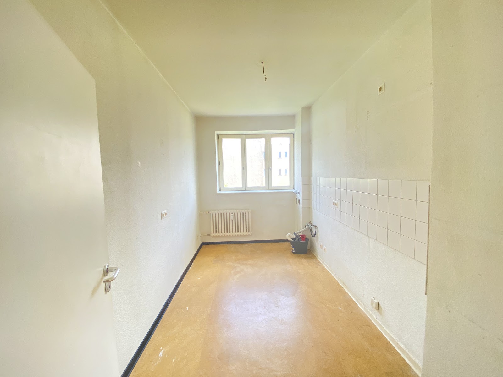 تصویر Helle 2-Zimmer-Wohnung mit Balkon und Tageslichtbad – WBS-Berechtigung (100 bis 140) erforderlich