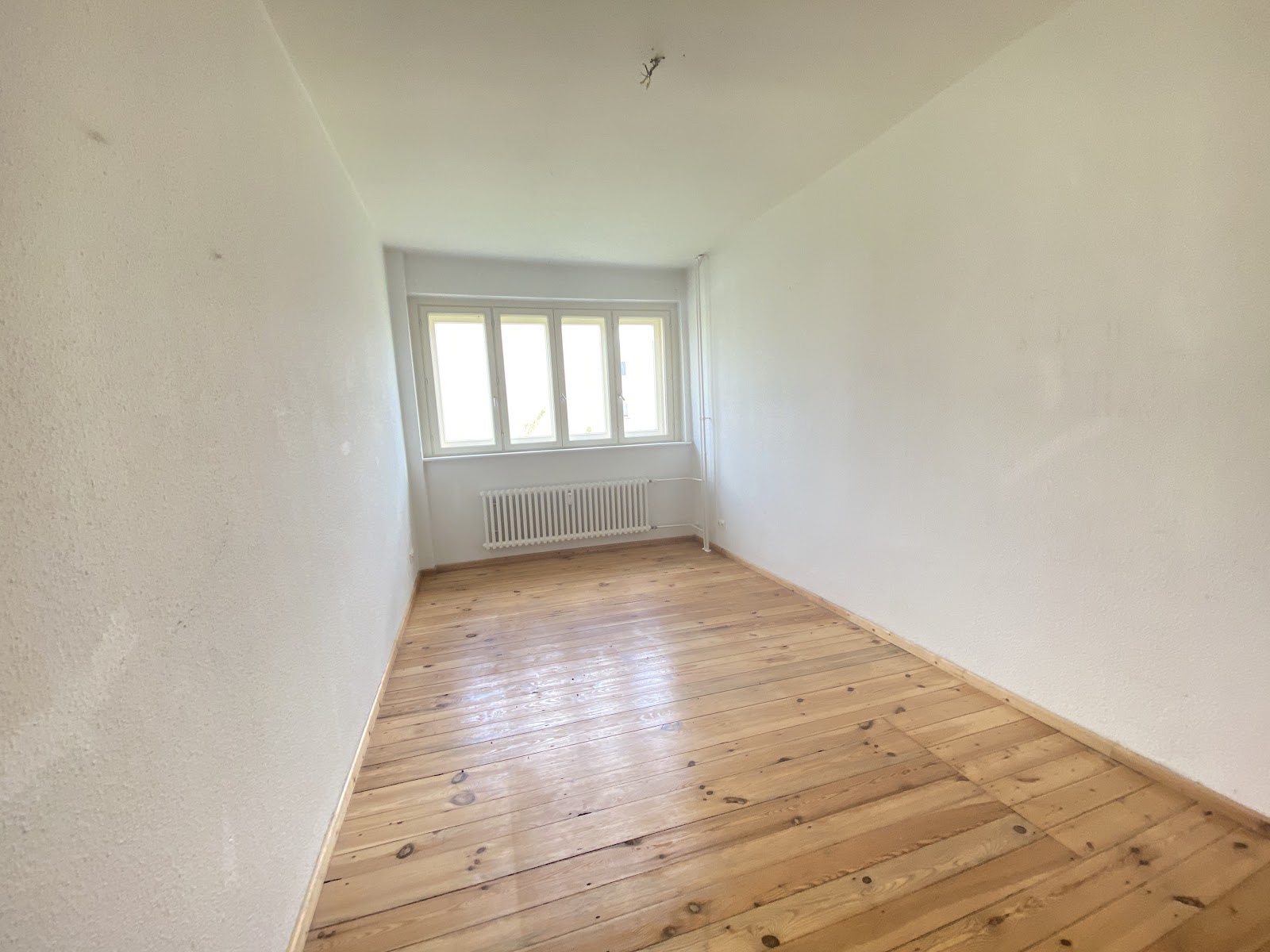 تصویر Helle 2-Zimmer-Wohnung mit Balkon und Tageslichtbad – WBS-Berechtigung (100 bis 140) erforderlich