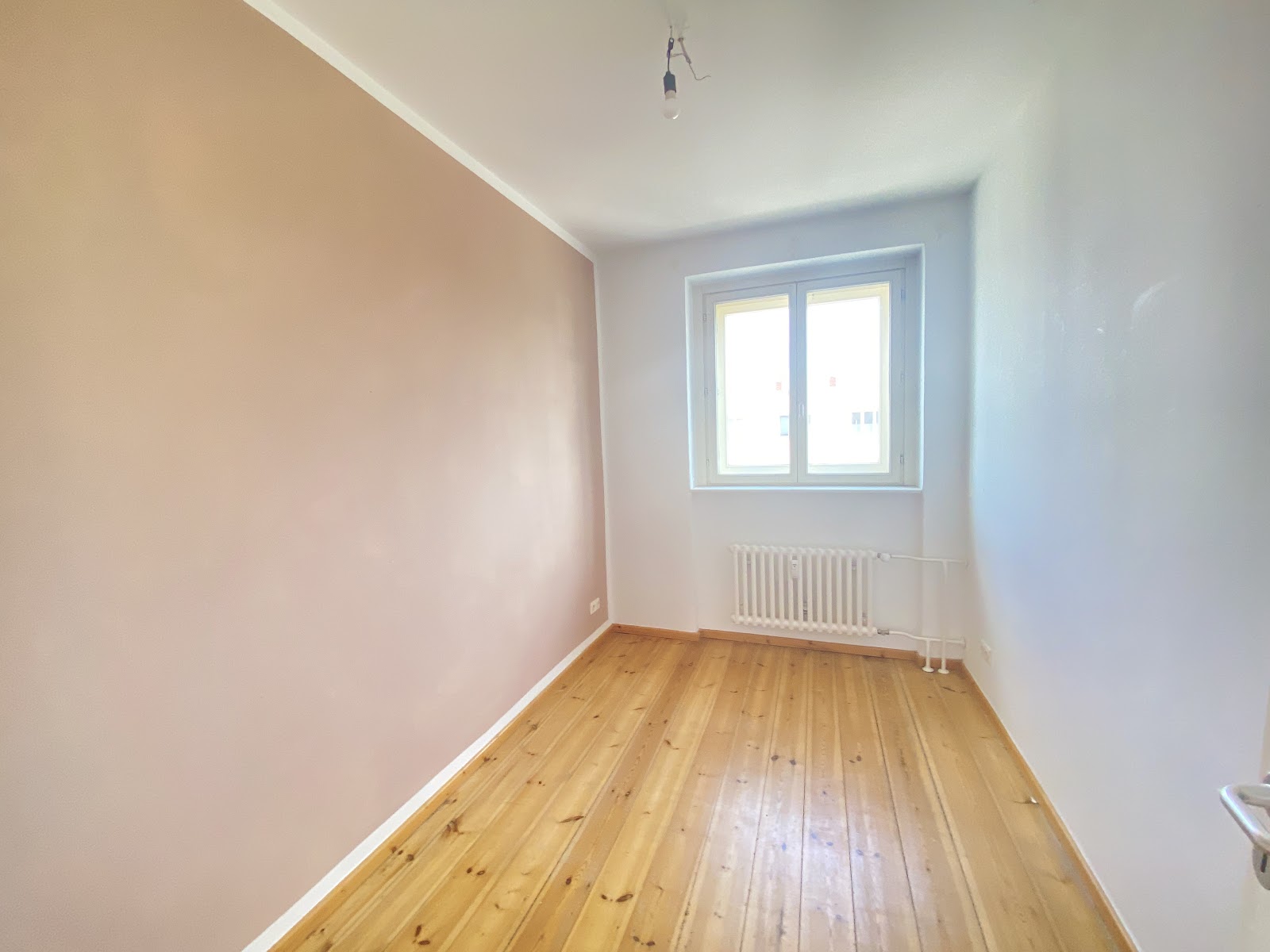 تصویر Helle 2,5-Zimmer-Wohnung mit Balkon und Tageslichtbad – provisionsfrei