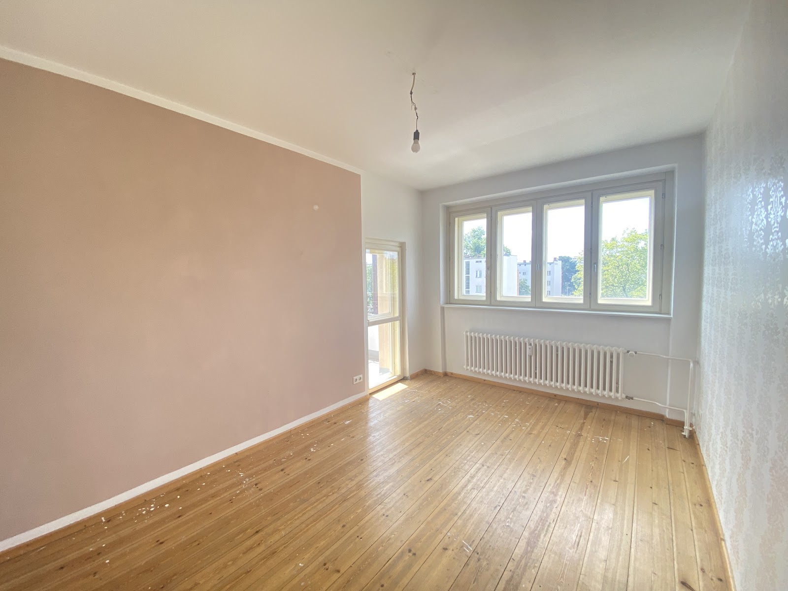 تصویر Helle 2,5-Zimmer-Wohnung mit Balkon und Tageslichtbad – provisionsfrei