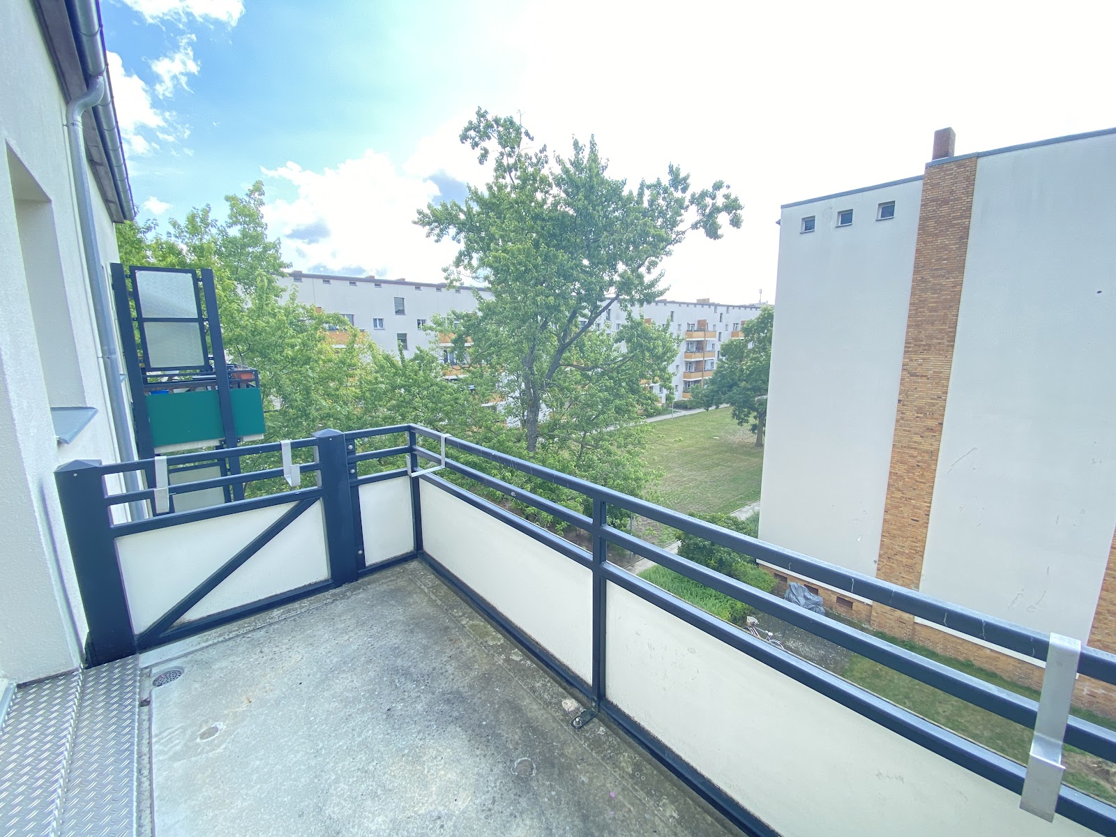 تصویر Helle 1,5-Zimmer-Wohnung mit Balkon und Tageslichtbad für Selbstrenovierer– WBS-Berechtigung bis 140