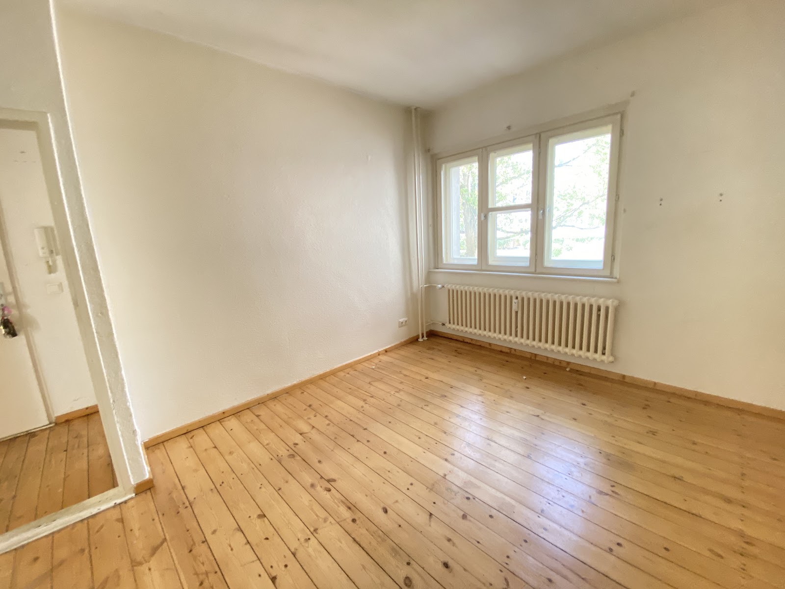 تصویر Helle 2-Zimmer-Wohnung mit Balkon und Tageslichtbad für Selbstrenovierer – provisionsfrei