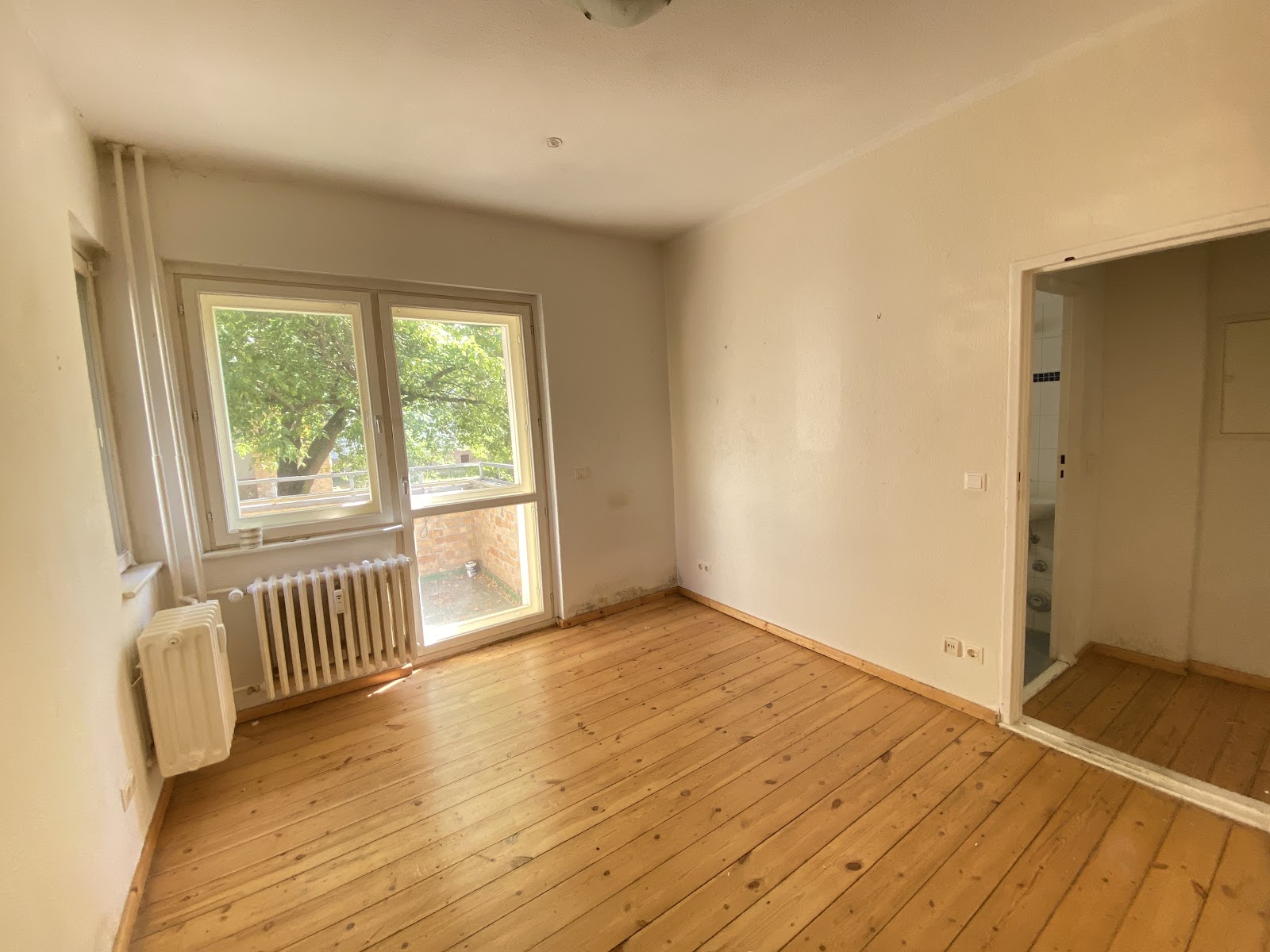 تصویر Helle 2-Zimmer-Wohnung mit Balkon und Tageslichtbad für Selbstrenovierer – provisionsfrei
