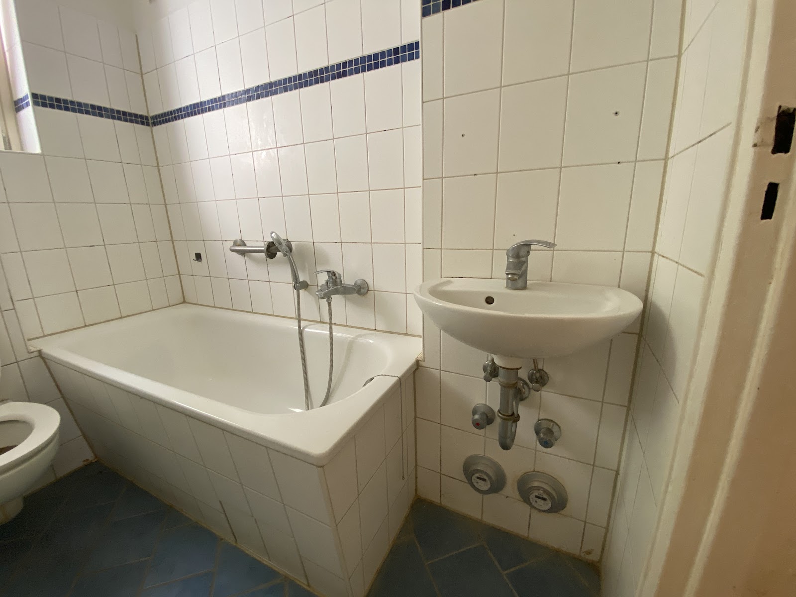 تصویر Helle 2-Zimmer-Wohnung mit Balkon und Tageslichtbad für Selbstrenovierer – provisionsfrei
