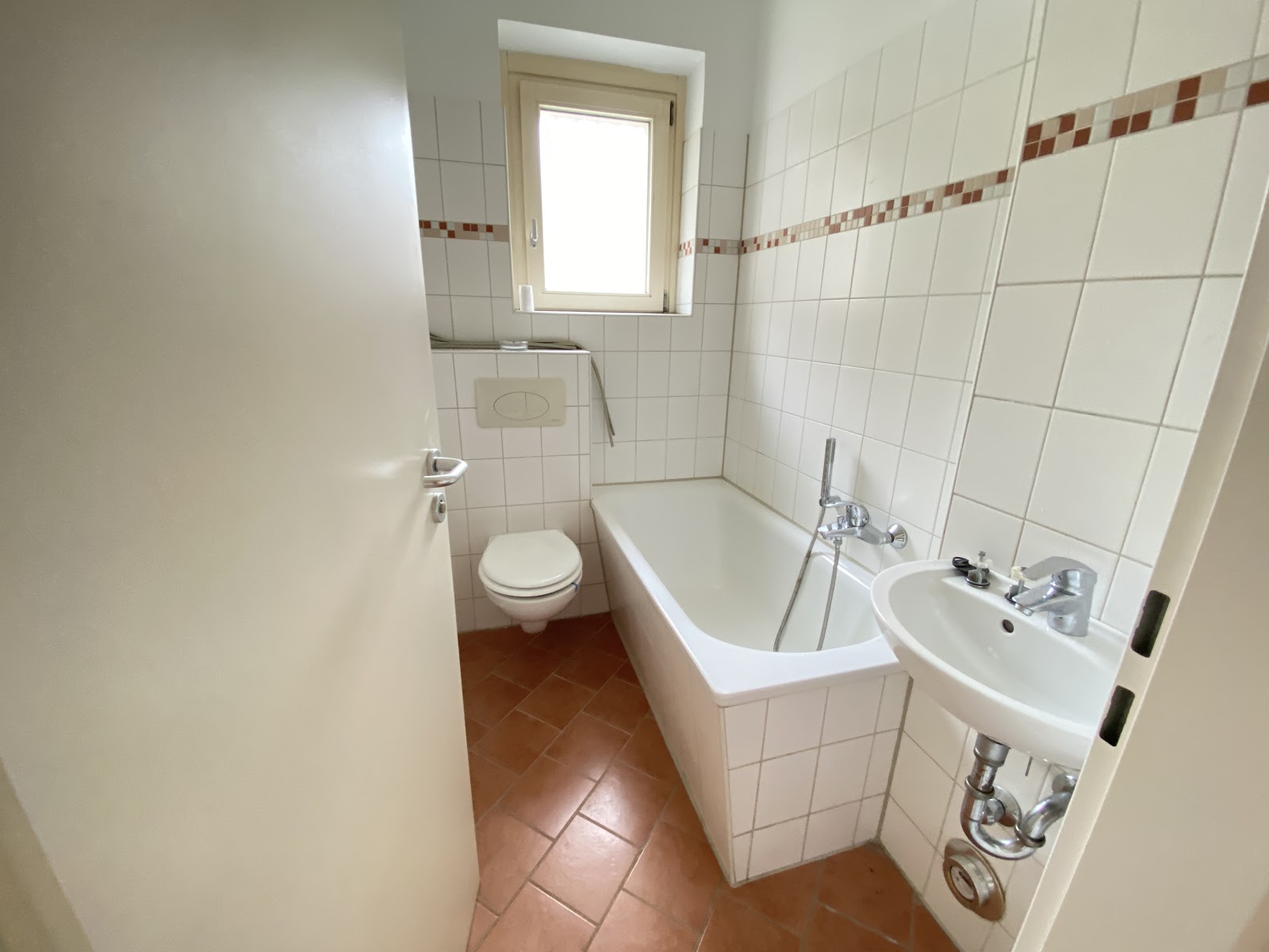 تصویر Helle 1,5-Zimmer-Wohnung mit Balkon und Tageslichtbad – provisionsfrei