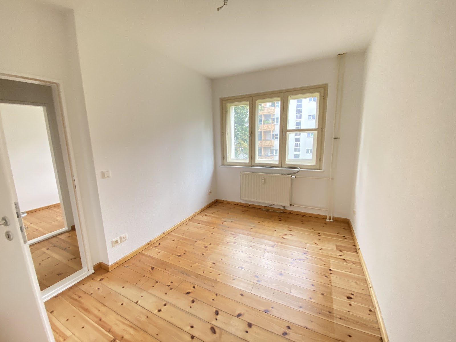 تصویر Helle 1,5-Zimmer-Wohnung mit Balkon und Tageslichtbad – provisionsfrei