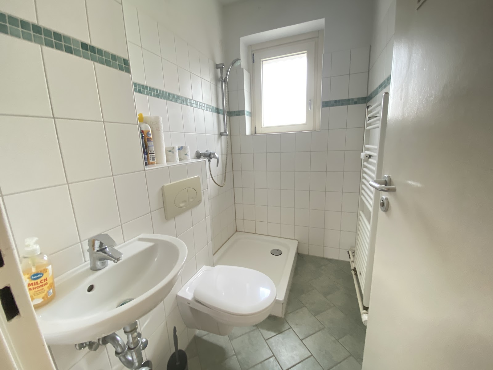 تصویر Helle 1,5-Zimmer-Wohnung mit Tageslichtbad für Selbstrenovierer – provisionsfrei