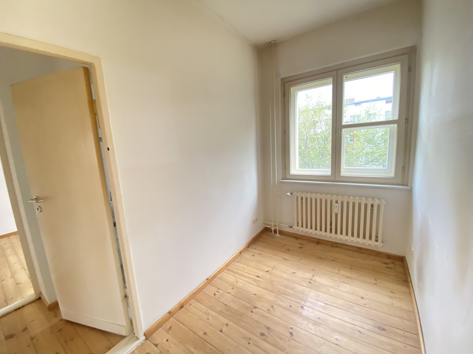 تصویر Helle 1,5-Zimmer-Wohnung mit Tageslichtbad für Selbstrenovierer – provisionsfrei