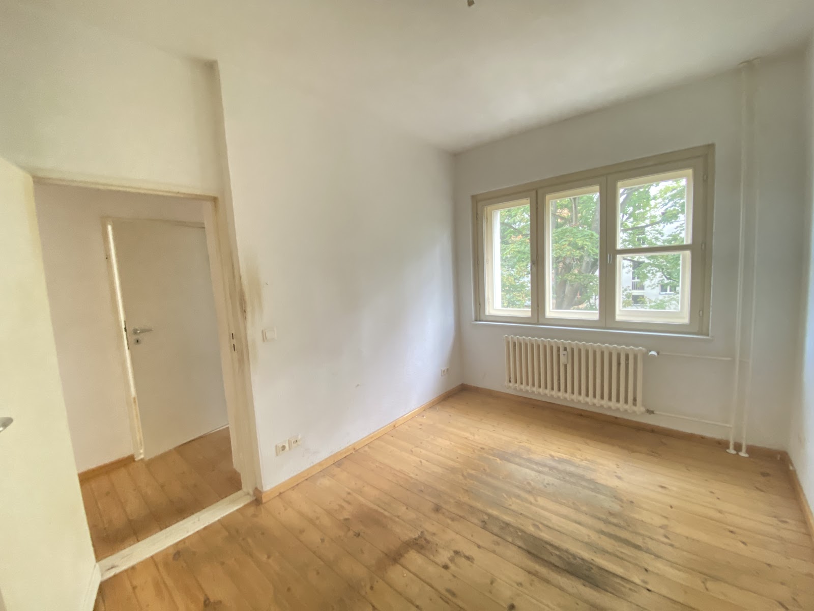 تصویر Helle 1,5-Zimmer-Wohnung mit Balkon und Tageslichtbad für Selbstrenovierer – provisionsfrei
