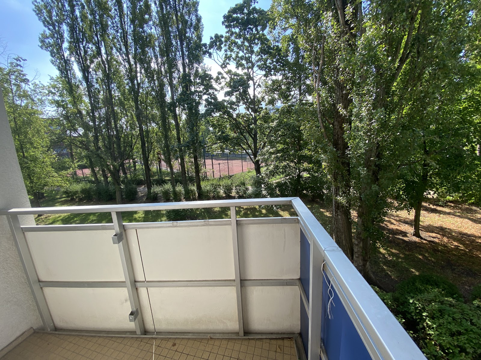 تصویر Helle 1-Z.-Wohnung mit Balkon und Tageslichtbad für Selbstrenovierer–WBS-Berechtigung (100 bis 140)