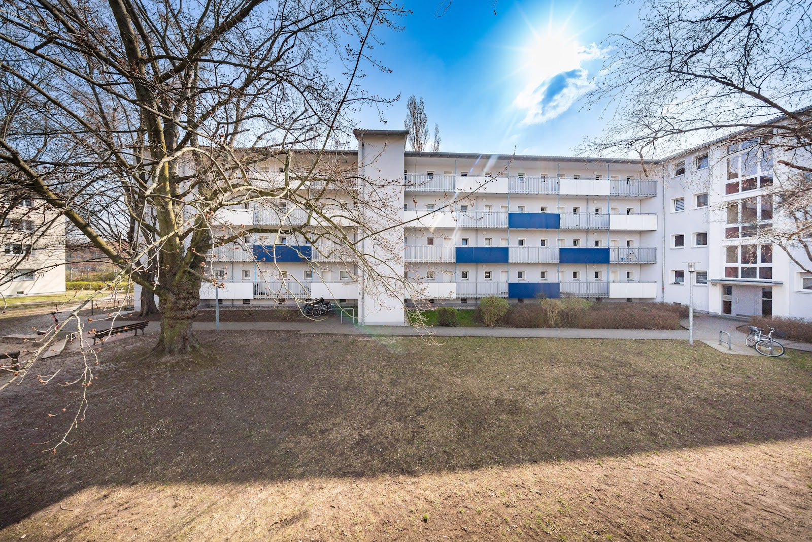 تصویر Helle 1-Z.-Wohnung mit Balkon und Tageslichtbad für Selbstrenovierer–WBS-Berechtigung (100 bis 140)