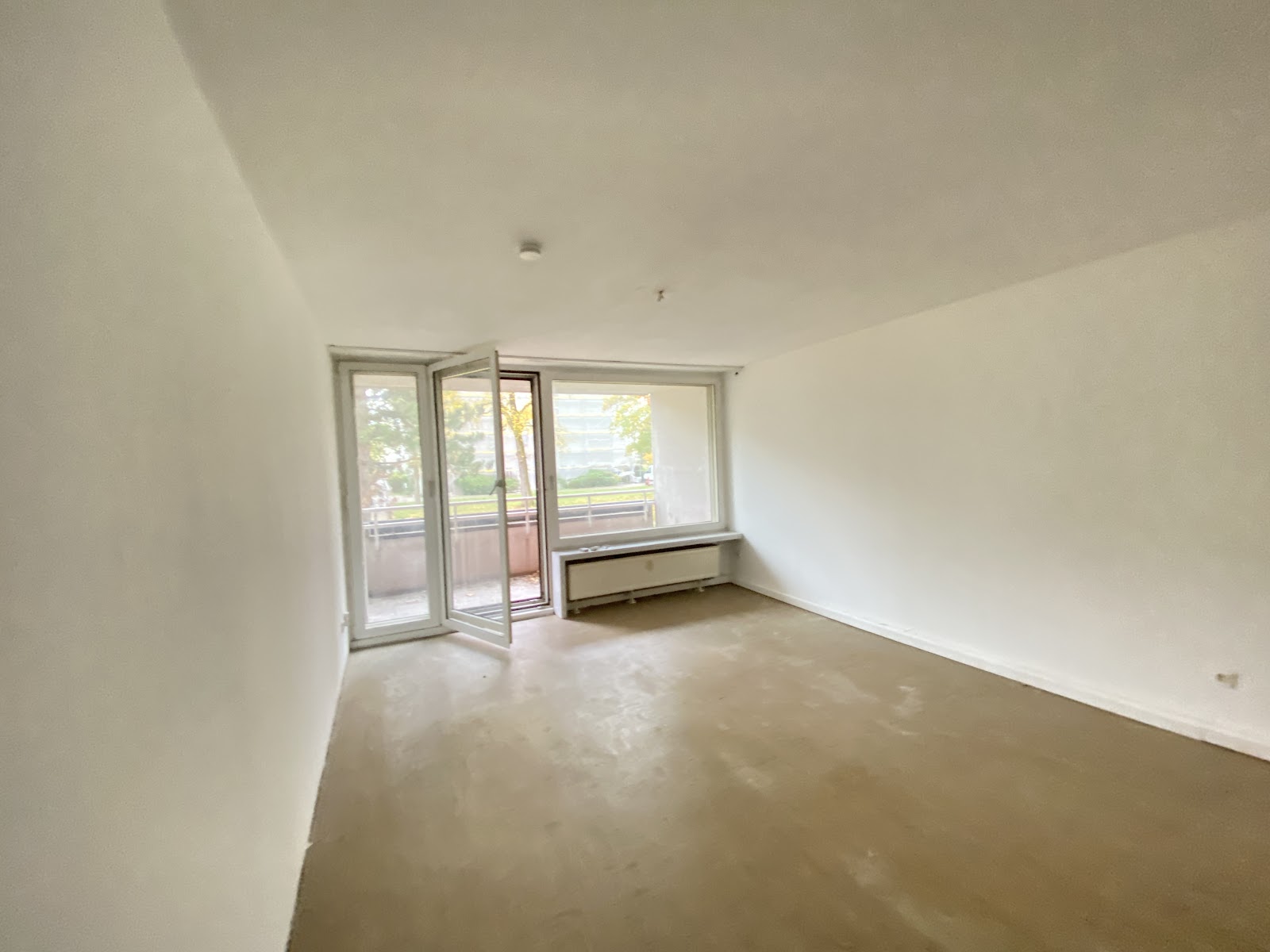 تصویر Helle 3-Z.-Wohnung mit Balkon u. Tageslichtbad für Selbstrenovierer – WBS-Berechtigung 100 bis 140