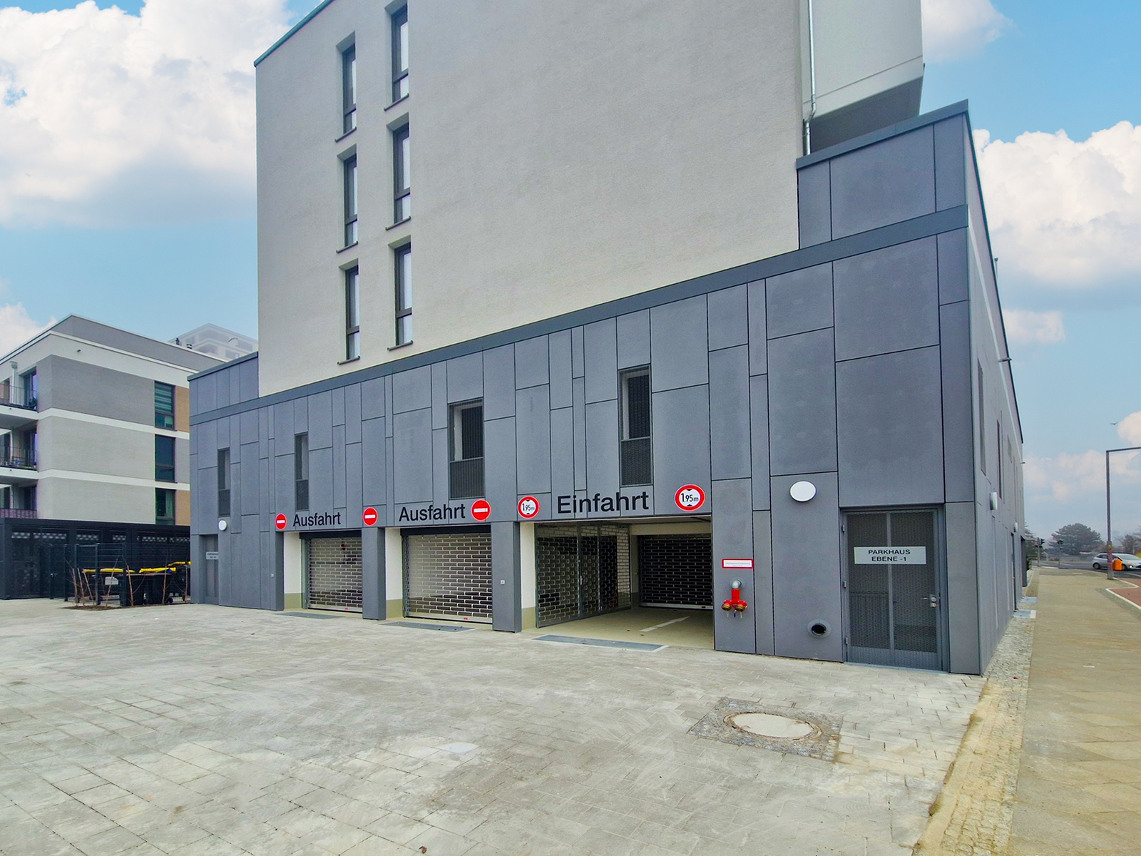 Parkhaus Daumstr. 197 Einfahrt