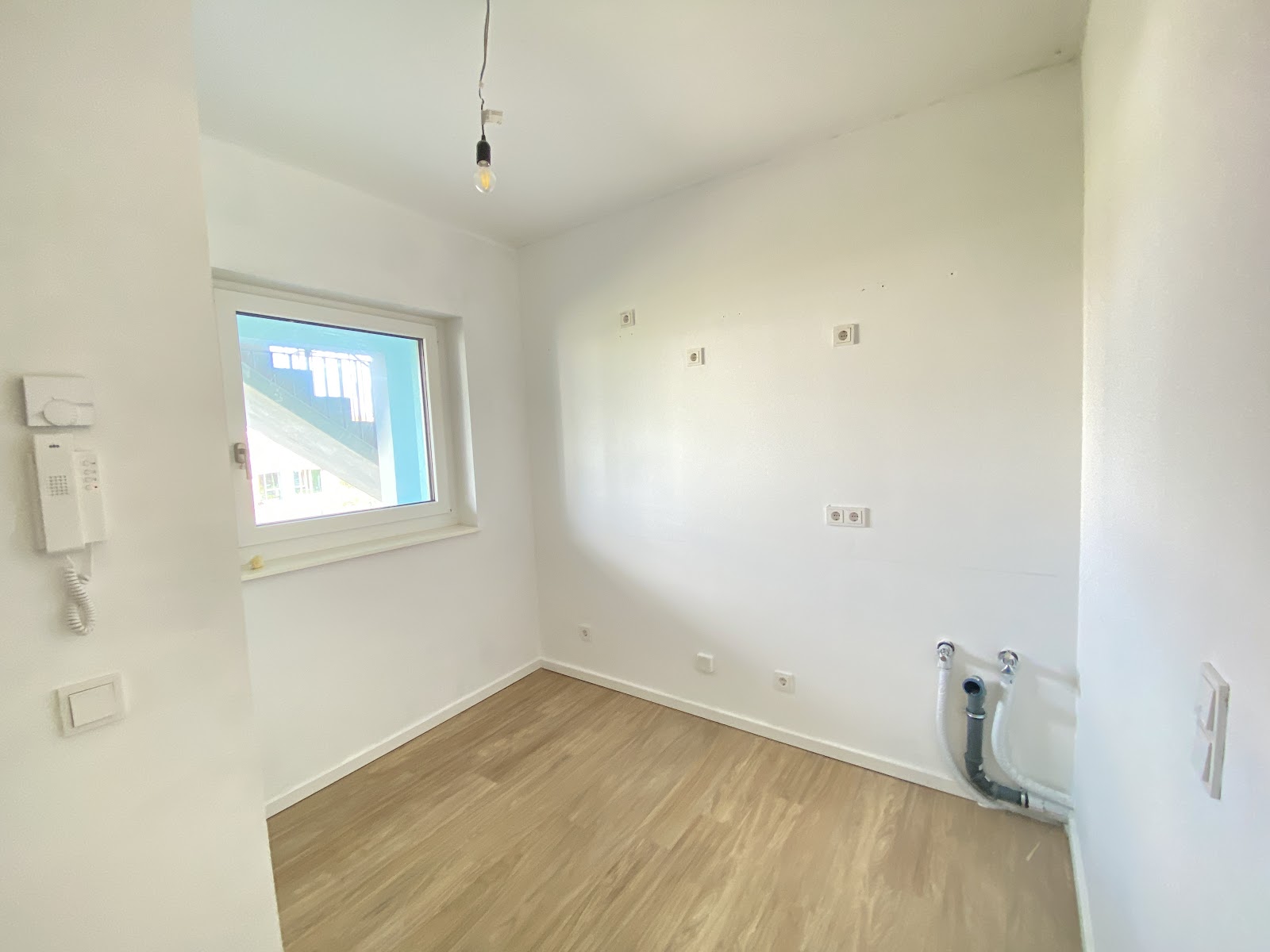 تصویر Helle 2-Zimmer-Wohnung mit Balkon – barrierefreie Objektgestaltung – provisionsfrei – nur mit WBS