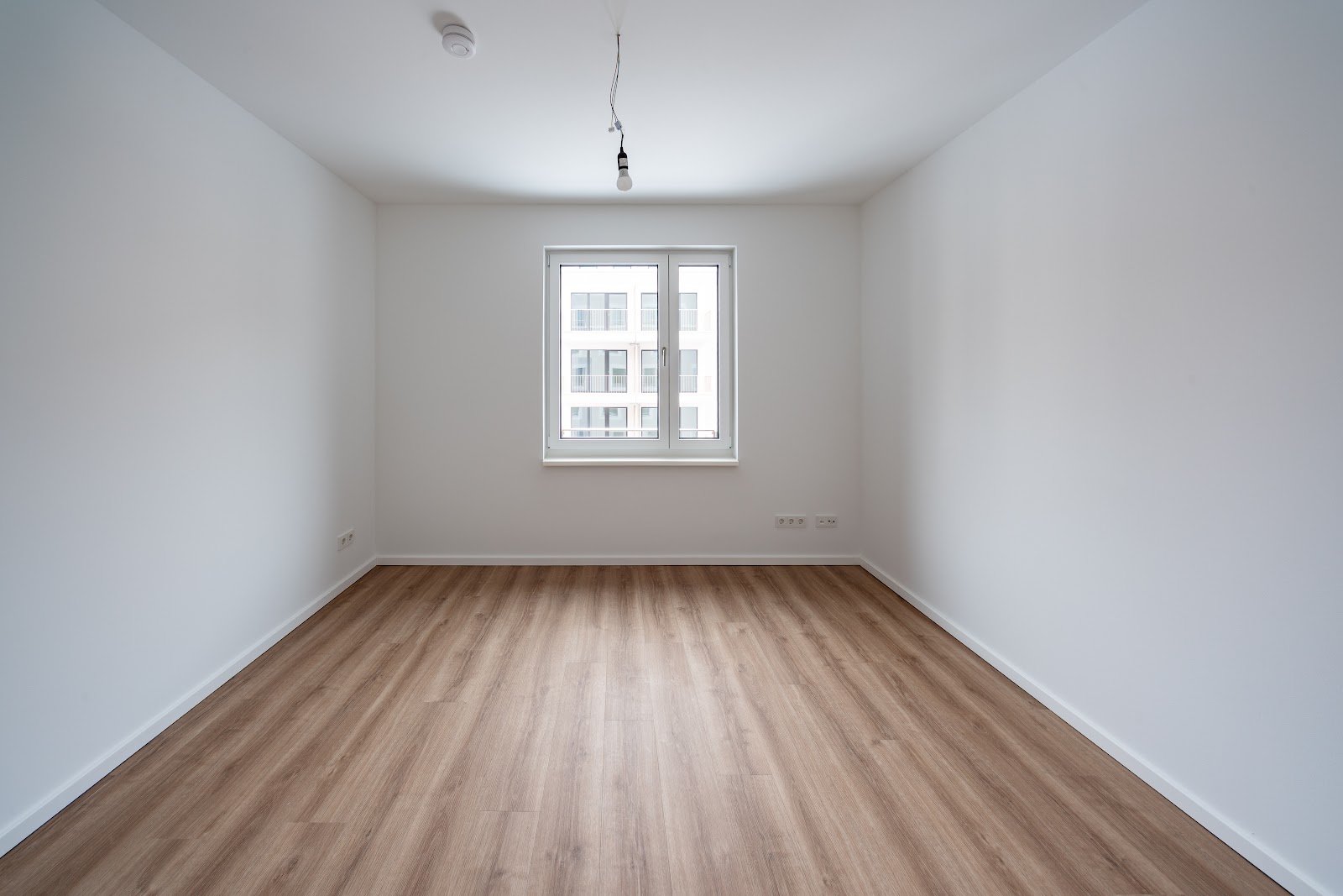 تصویر Nebauwohnung im Erstbezug mit Fußbodenheizung und Balkon / WBS 220 erforderlich