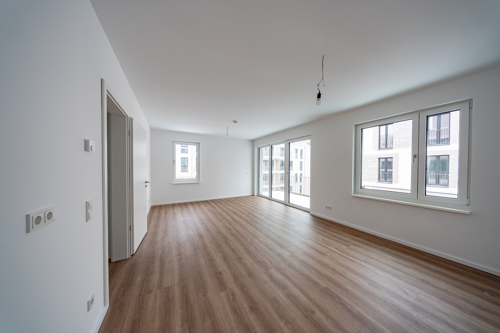 تصویر Nebauwohnung im Erstbezug mit Fußbodenheizung und Balkon / WBS 220 erforderlich