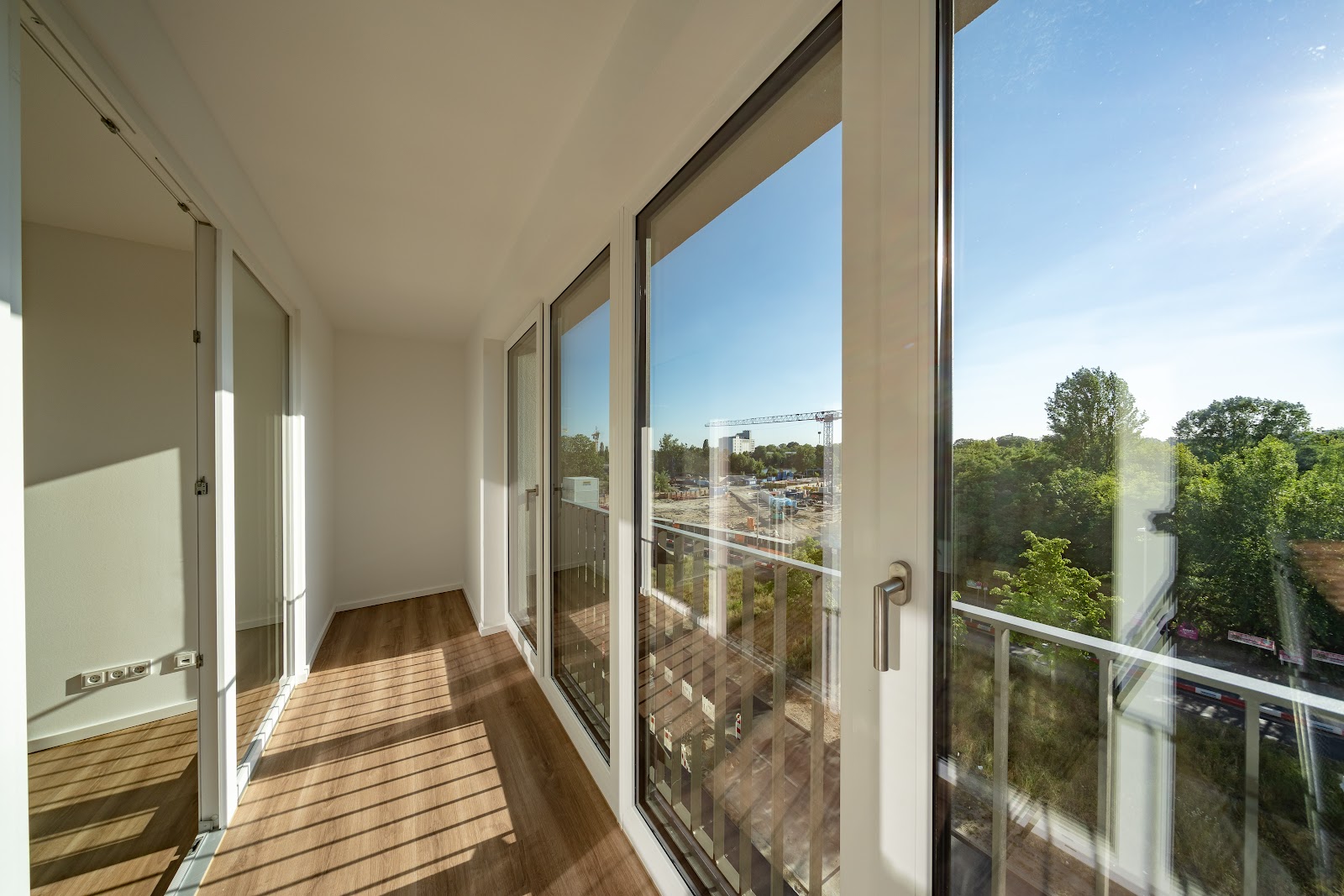 تصویر Neubauwohnung mit Fußbodenheizung an der Waterkant / WBS bis 180 erforderlich