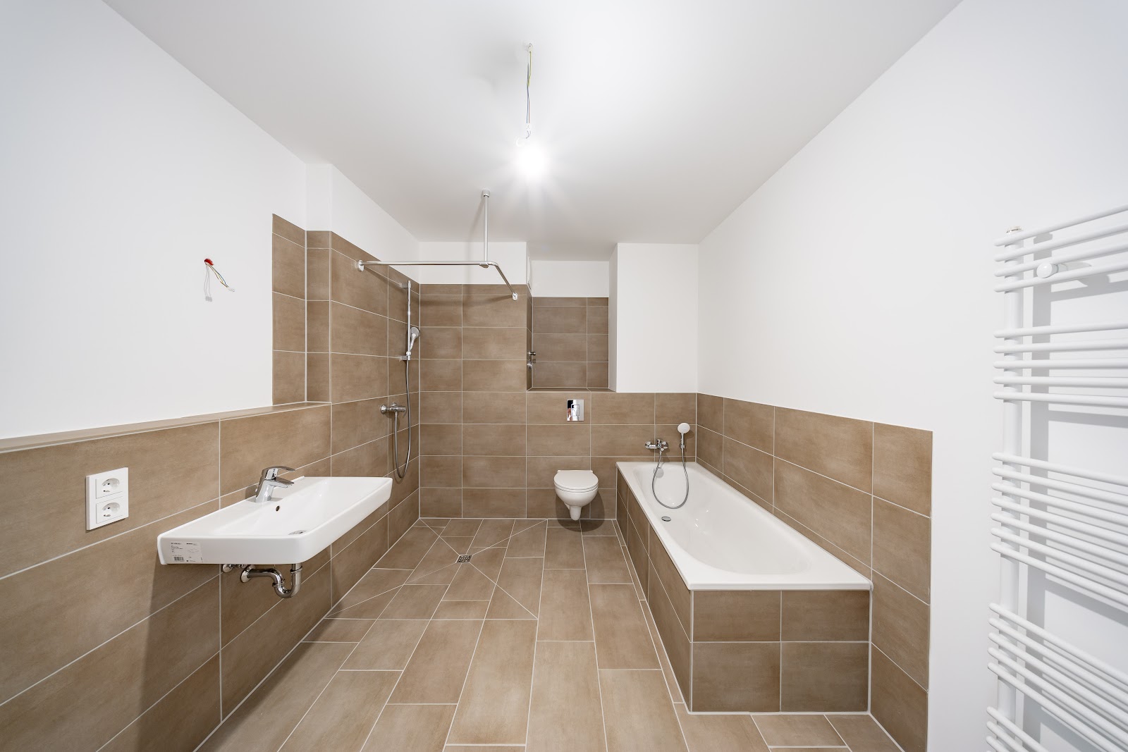 تصویر Neubauwohnung mit Fußbodenheizung und Balkon im Erstbezug / WBS erforderlich