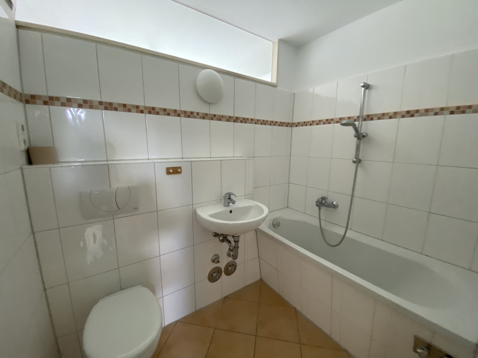 تصویر Seniorenwohnung 60+ mit Notwendigkeit eines Wohnberechtigungsscheins · Spießweg 38, 13437 Berlin