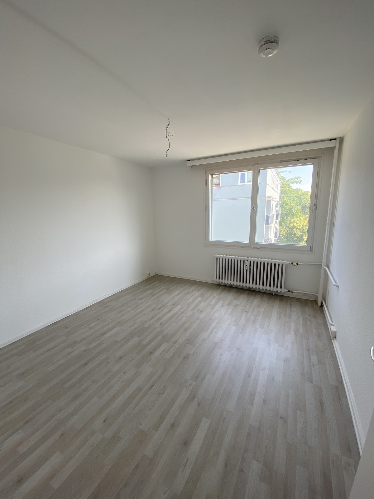 تصویر 2-Zimmer-Wohnung mit Balkon und Duschbad