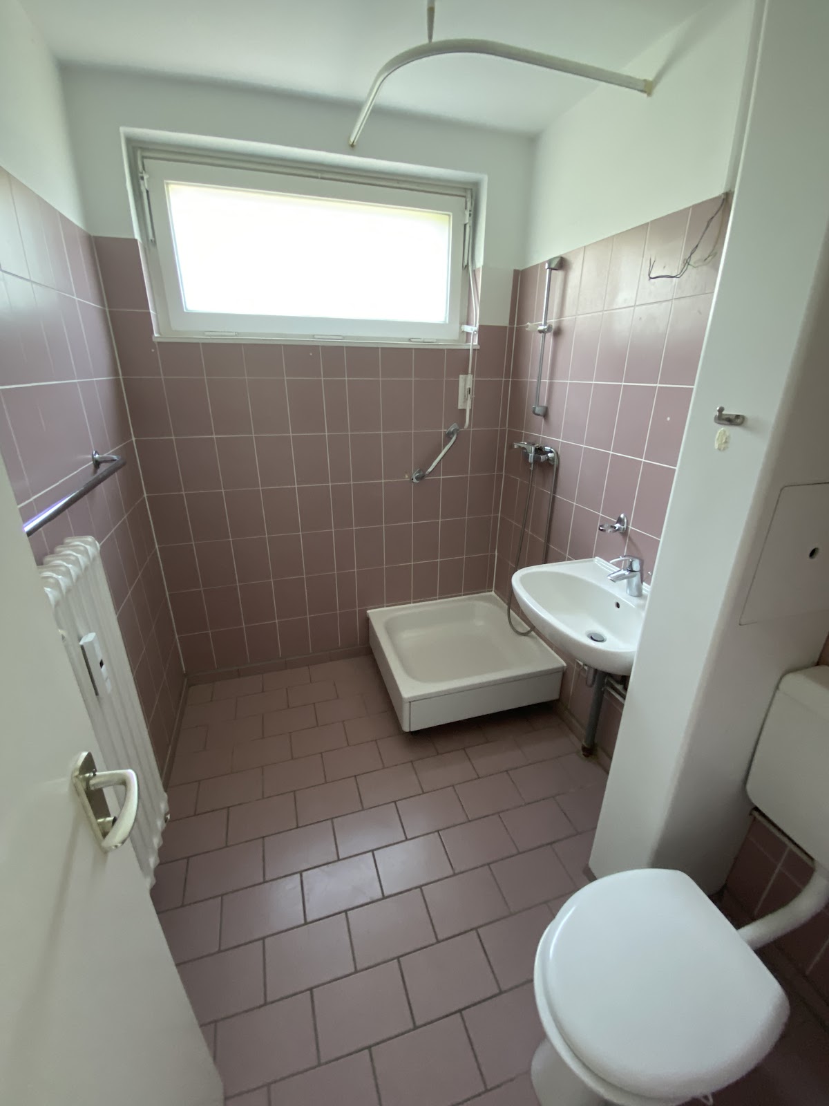 تصویر 2-Zimmer-Wohnung mit Balkon und Duschbad