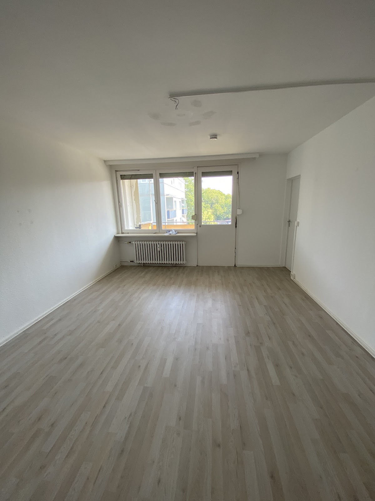 تصویر 2-Zimmer-Wohnung mit Balkon und Duschbad