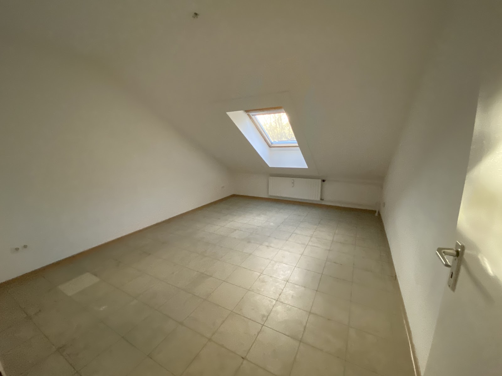 تصویر Helle Wohnung in oberster Etage – ohne Aufzug – WBS mit besonderen Wohnbedarf erforderlich