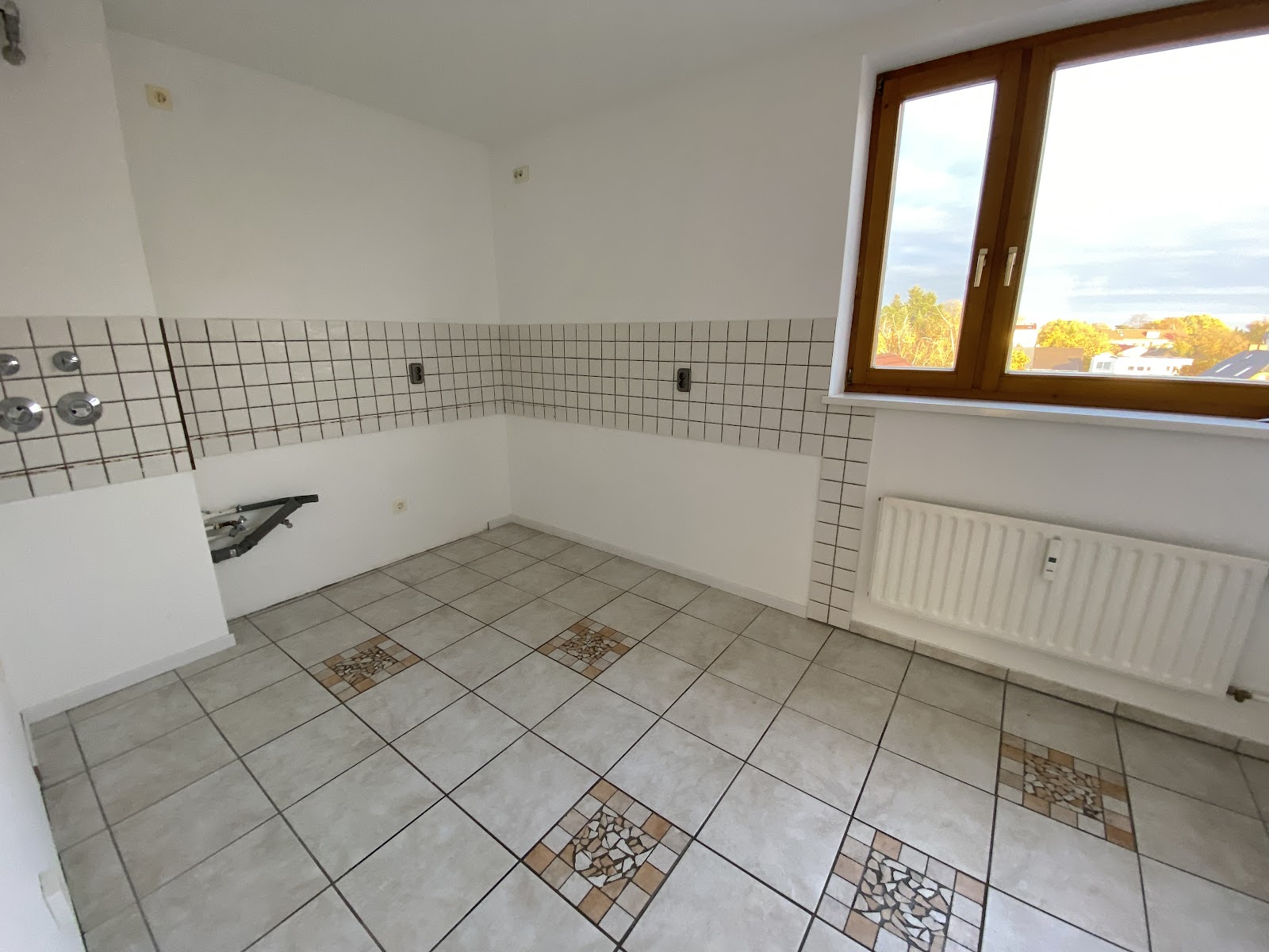 تصویر Helle Wohnung in oberster Etage – ohne Aufzug – WBS mit besonderen Wohnbedarf erforderlich