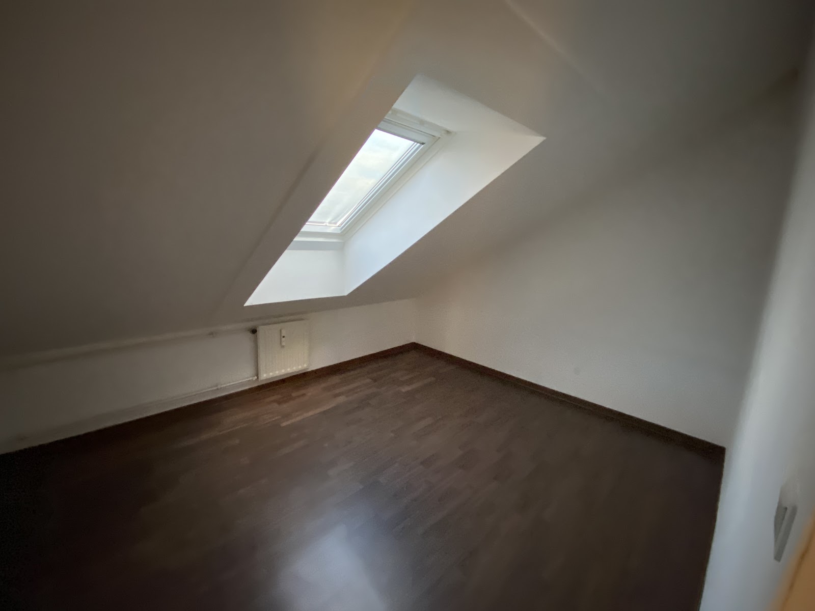 تصویر Helle Wohnung in oberster Etage – ohne Aufzug – WBS mit besonderen Wohnbedarf erforderlich