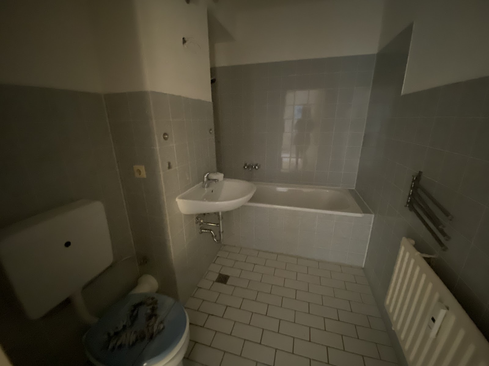 تصویر Helle Wohnung in oberster Etage – ohne Aufzug – WBS mit besonderen Wohnbedarf erforderlich