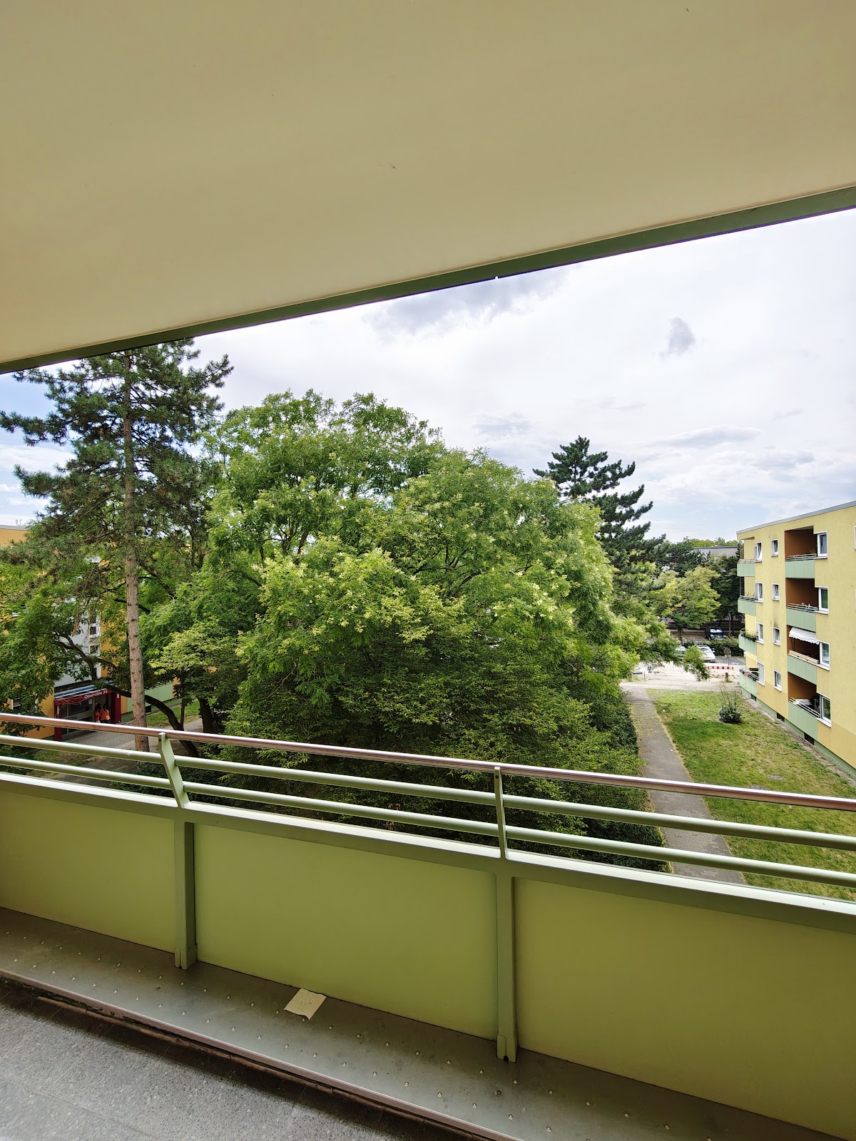 تصویر Mit Balkon