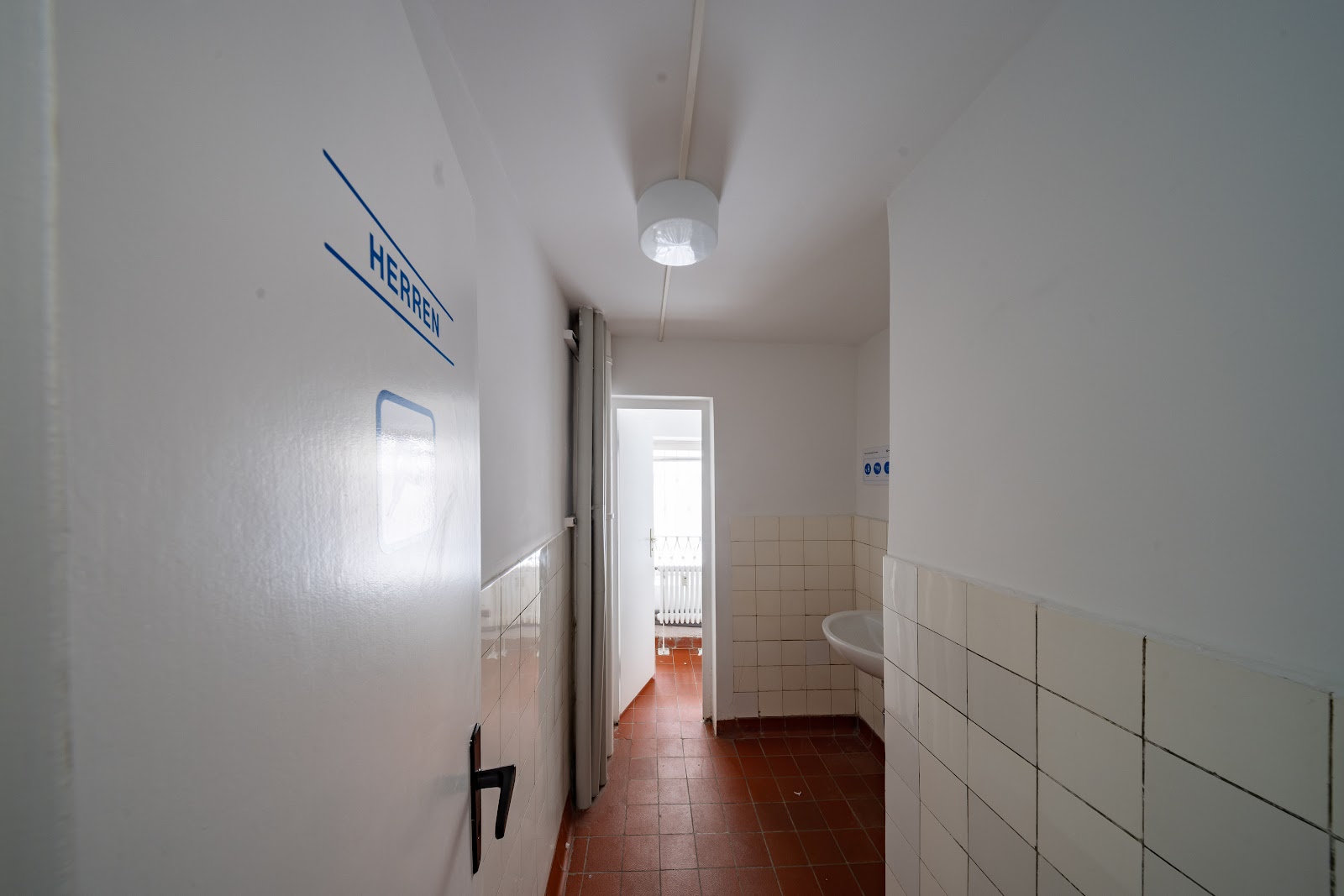 WC links - Vorraum