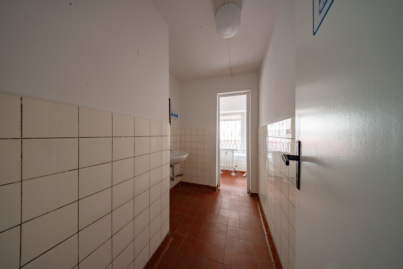 WC rechts - Vorraum
