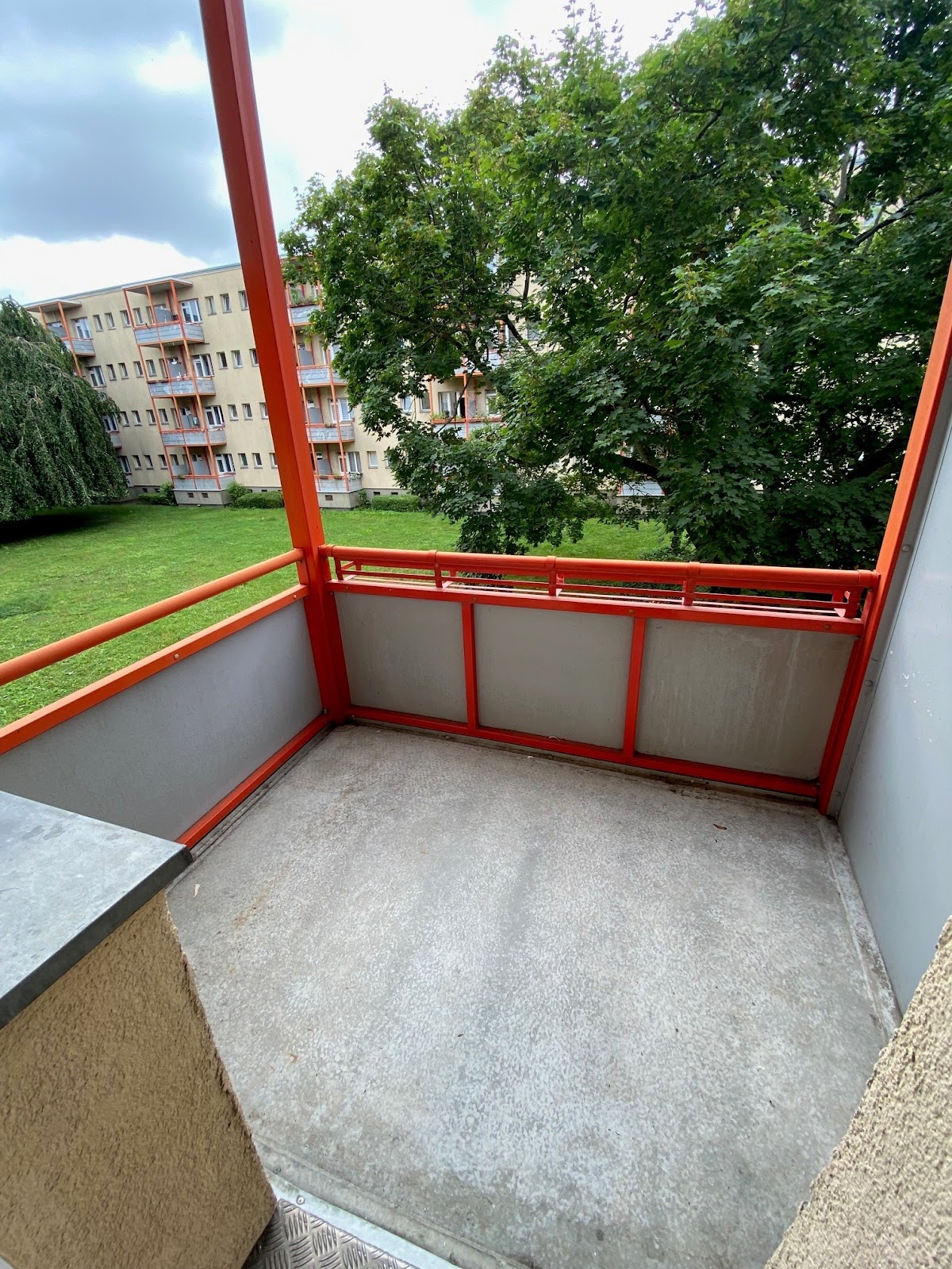 تصویر Renovierungsbedürftiges Singleappartement mit Balkon in Alt-Hohenschönhausen neu zu vermieten