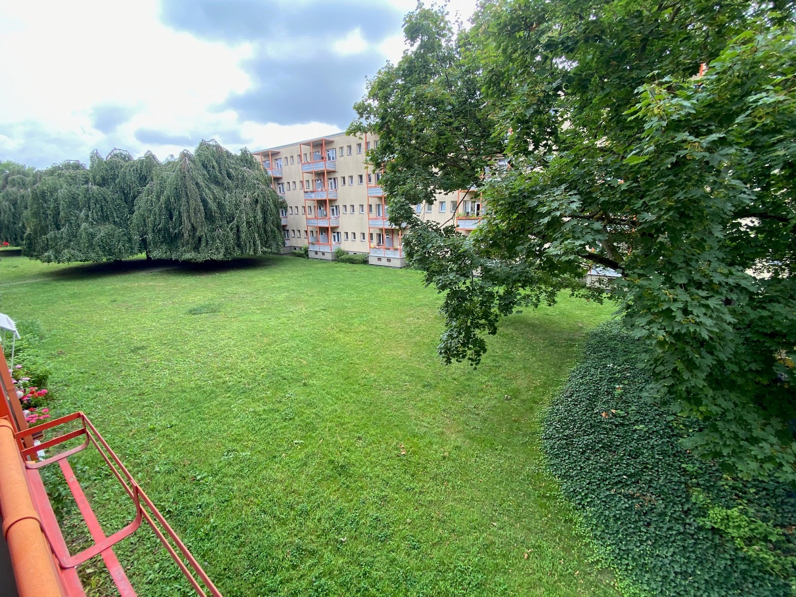 تصویر Renovierungsbedürftiges Singleappartement mit Balkon in Alt-Hohenschönhausen neu zu vermieten