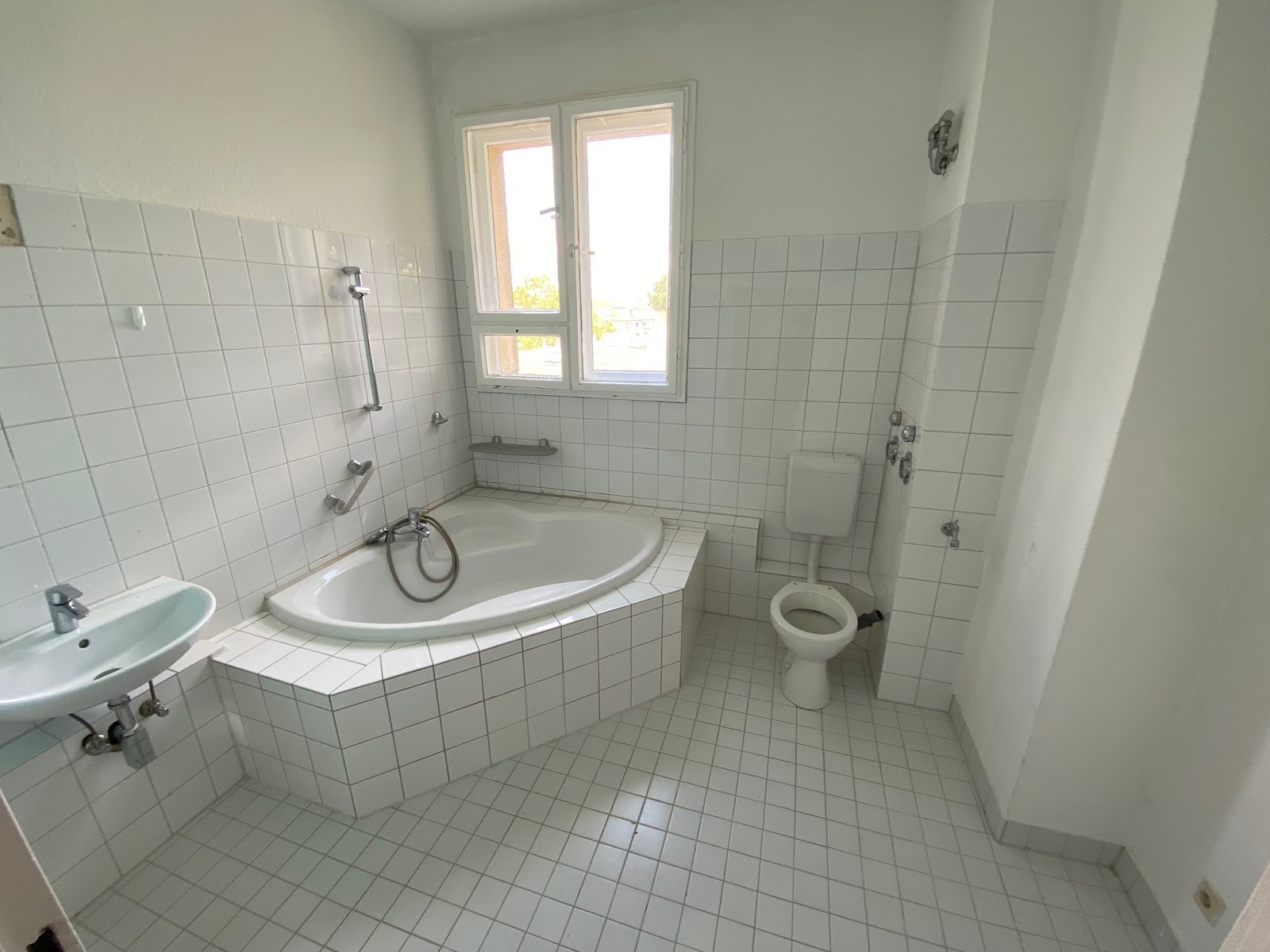 تصویر Dachgeschosswohnung ohne Aufzug in der Flusspferdhofsiedlung neu zu vermieten