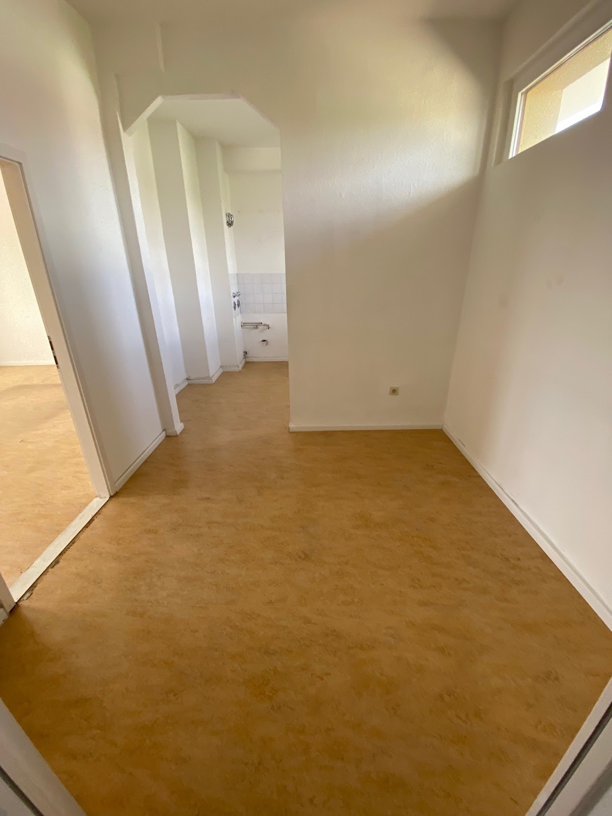 تصویر Dachgeschosswohnung ohne Aufzug in der Flusspferdhofsiedlung neu zu vermieten