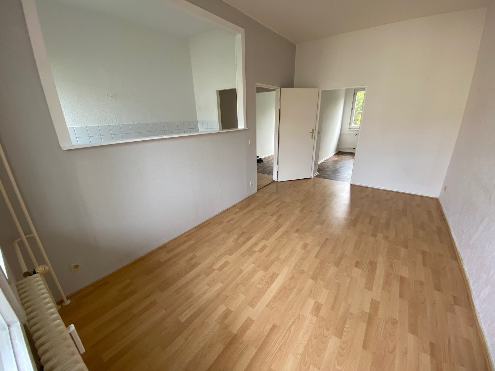 Raum 1 mit geöffneter Wand zur Küche
